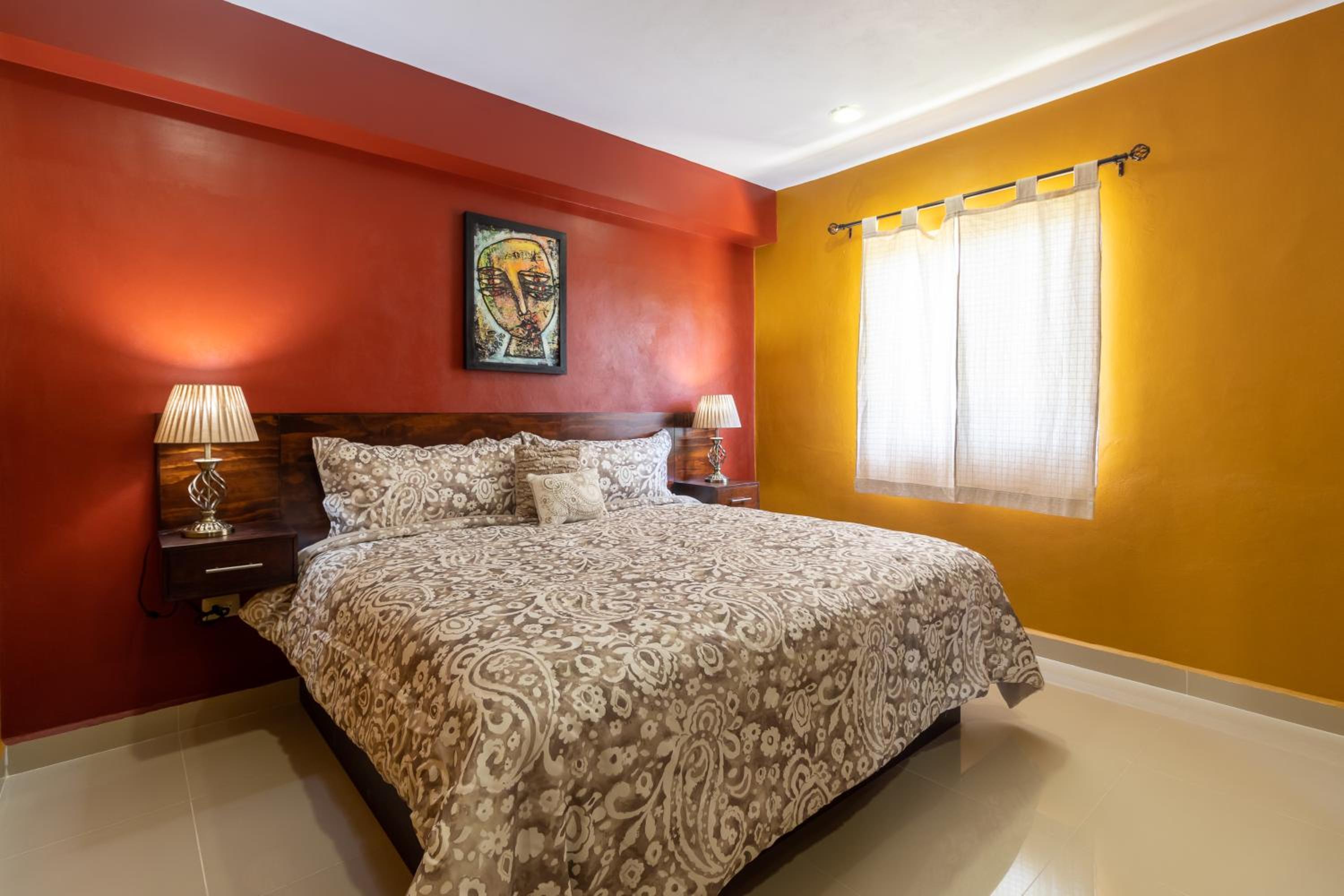Deluxe Family Suite - Photo 8