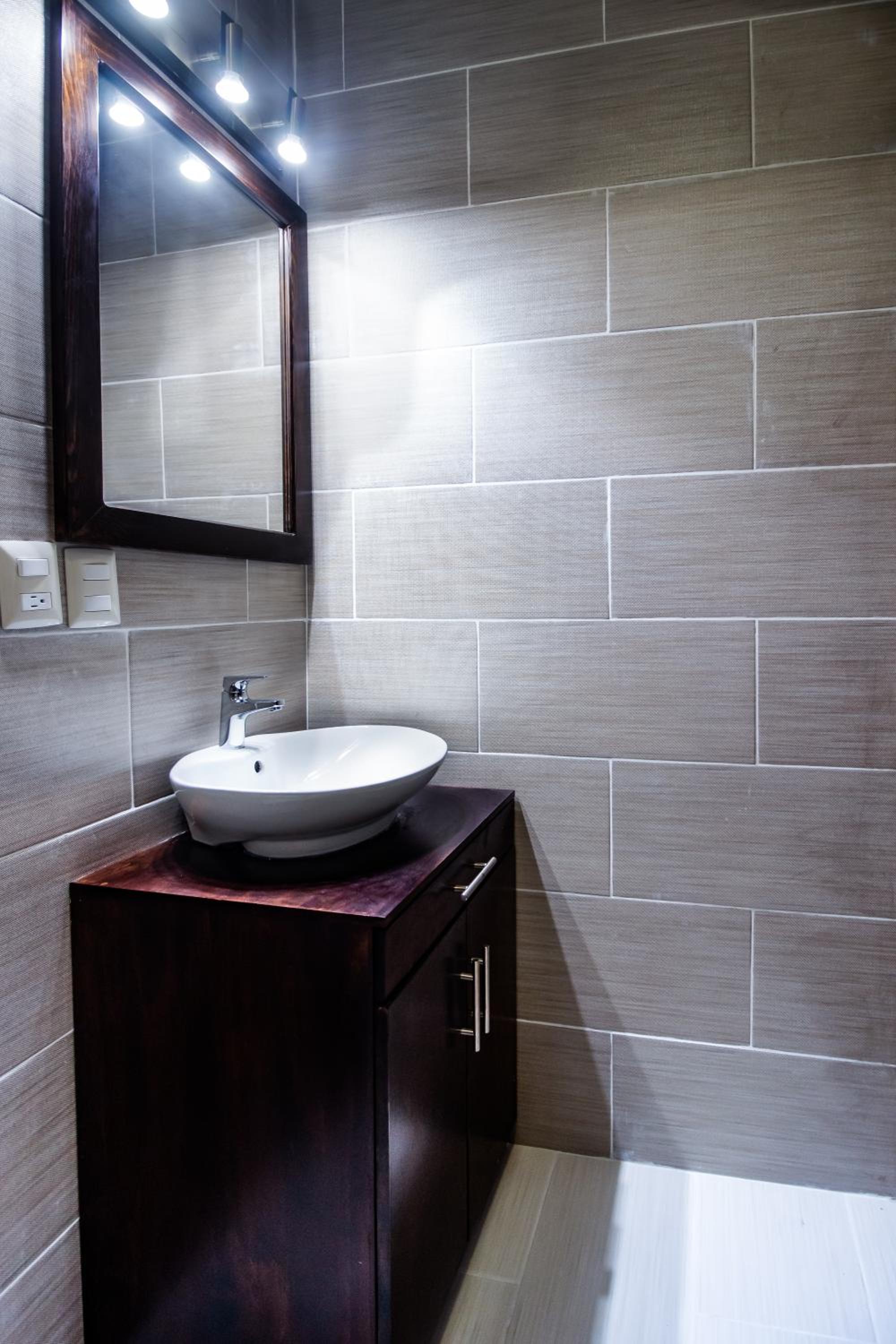 Deluxe Family Suite - Photo 14