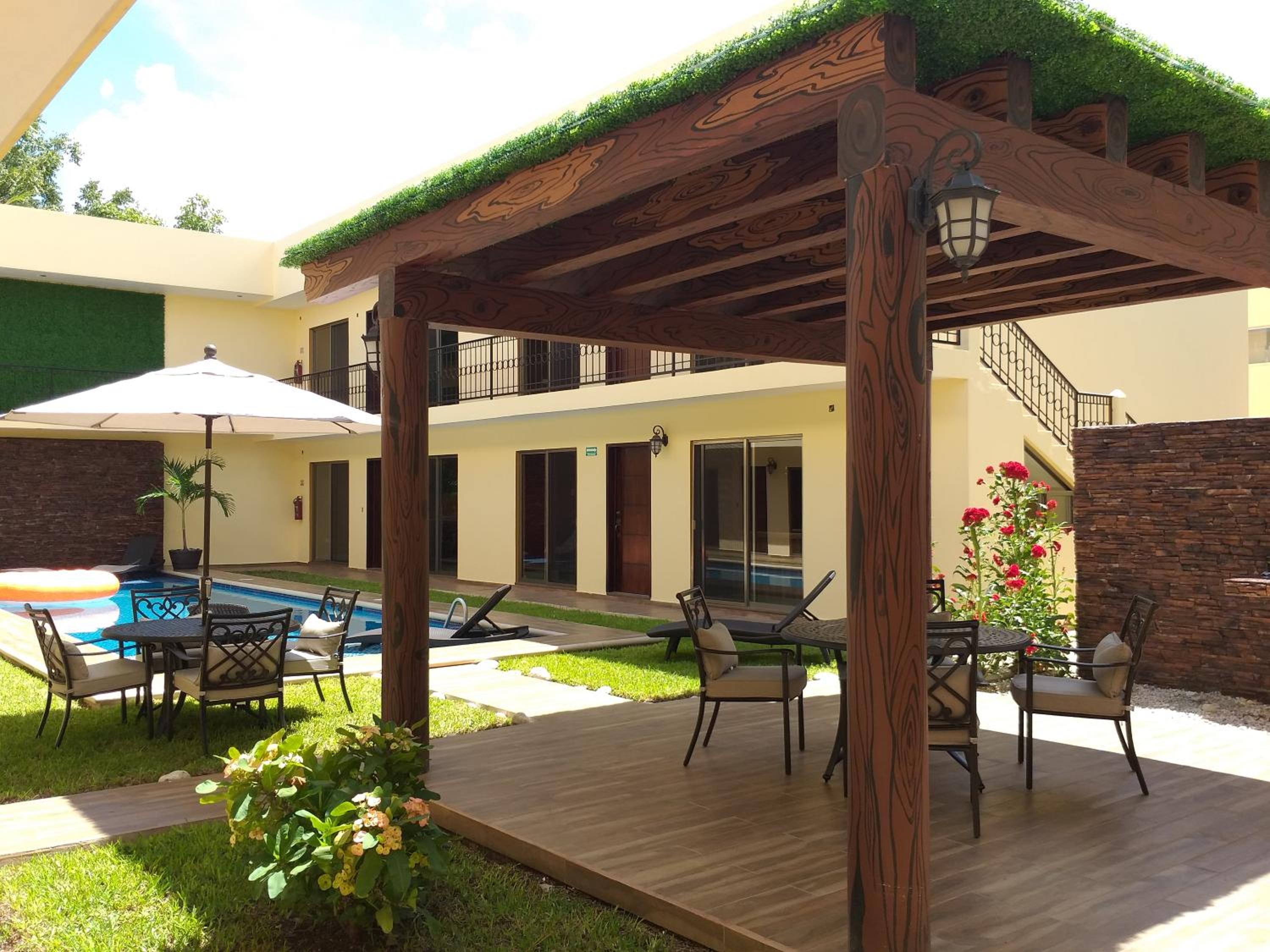 Deluxe Family Suite - Photo 18