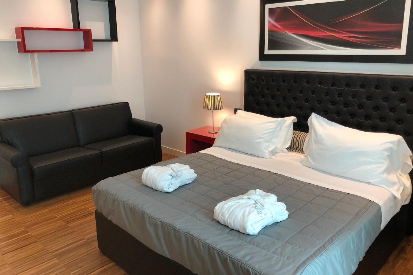 Deluxe King Room - Photo 5