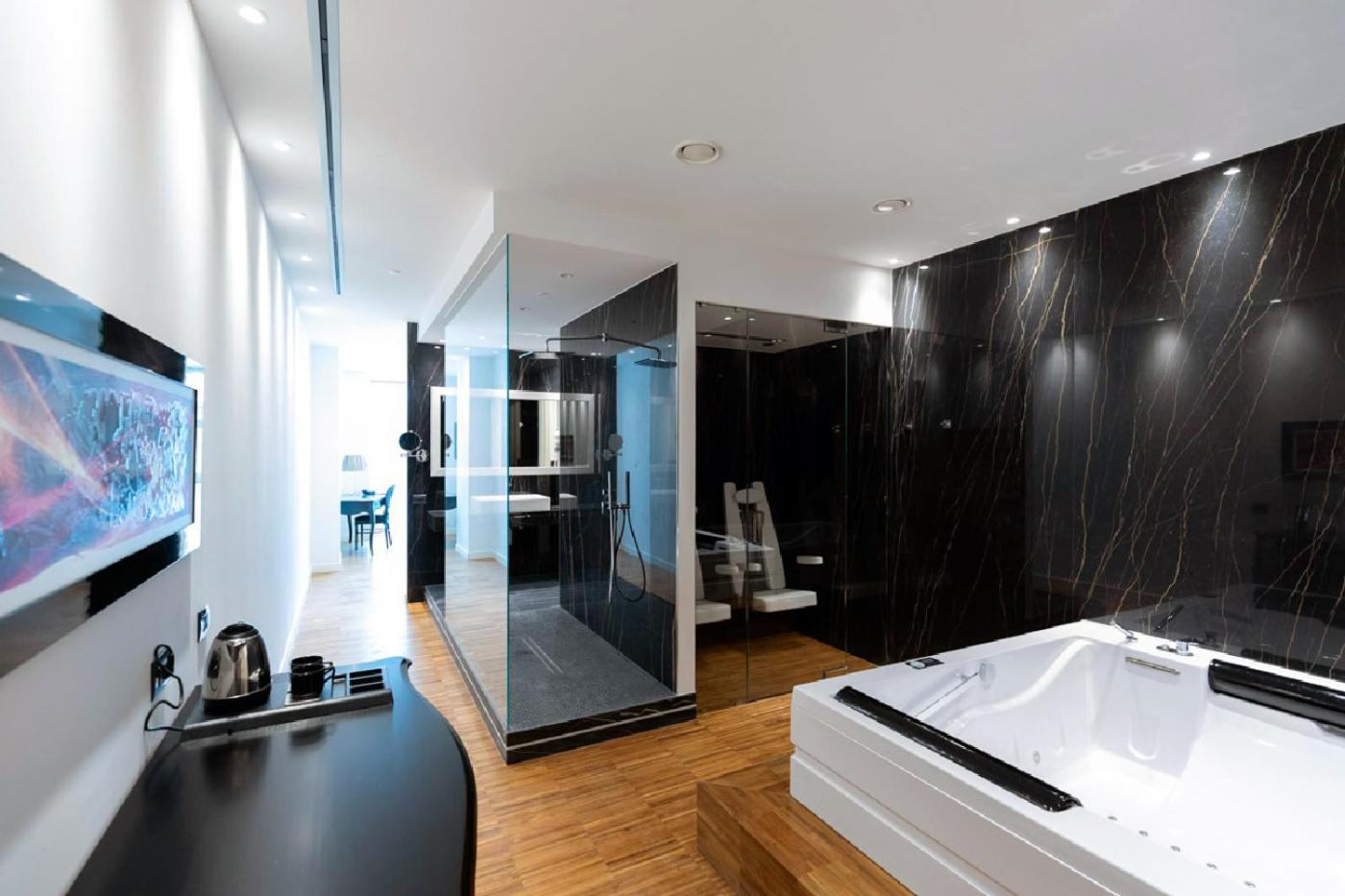 Superior King Room - Photo 2