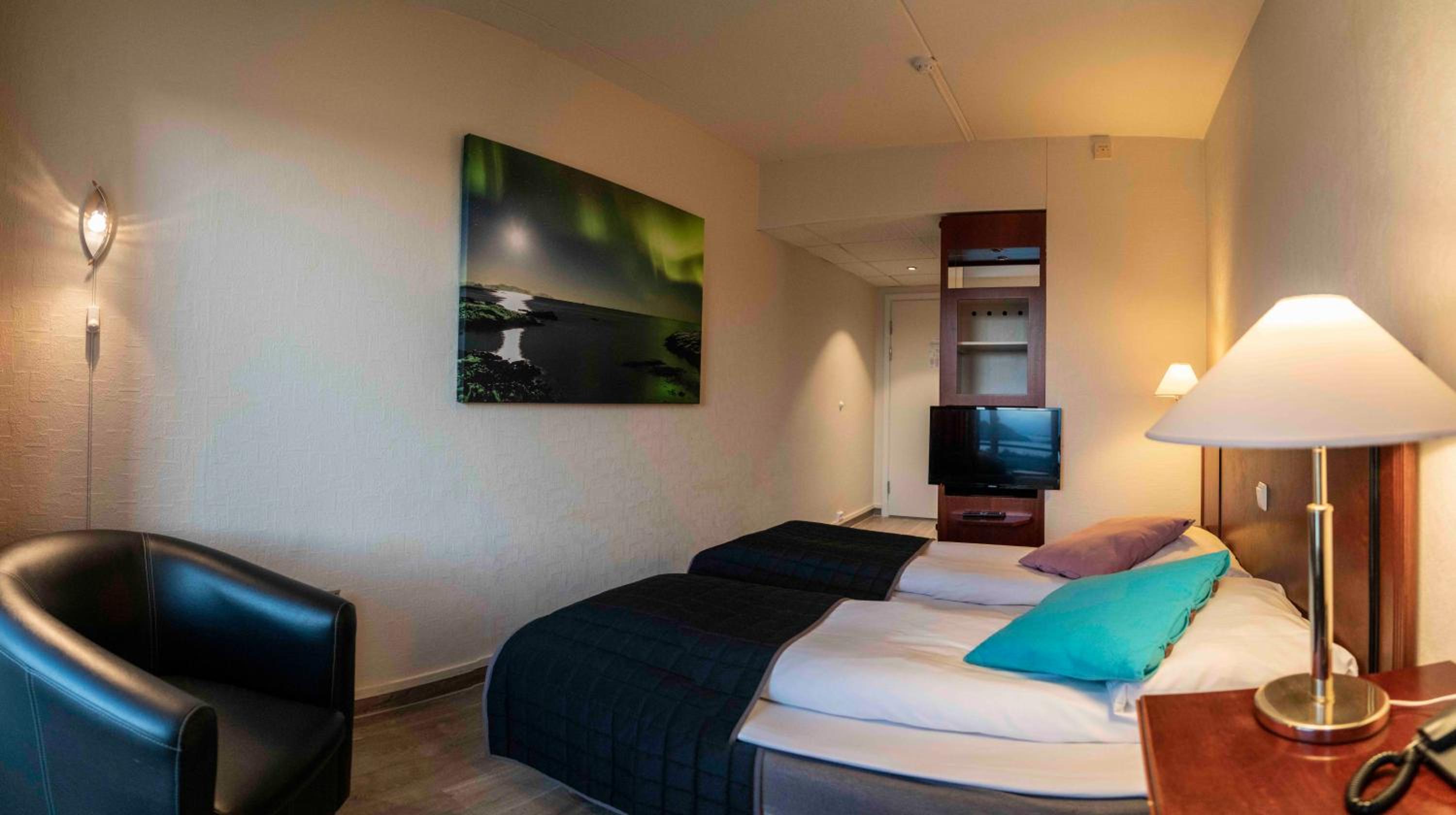 Twin Room with Balcony - Photo 2