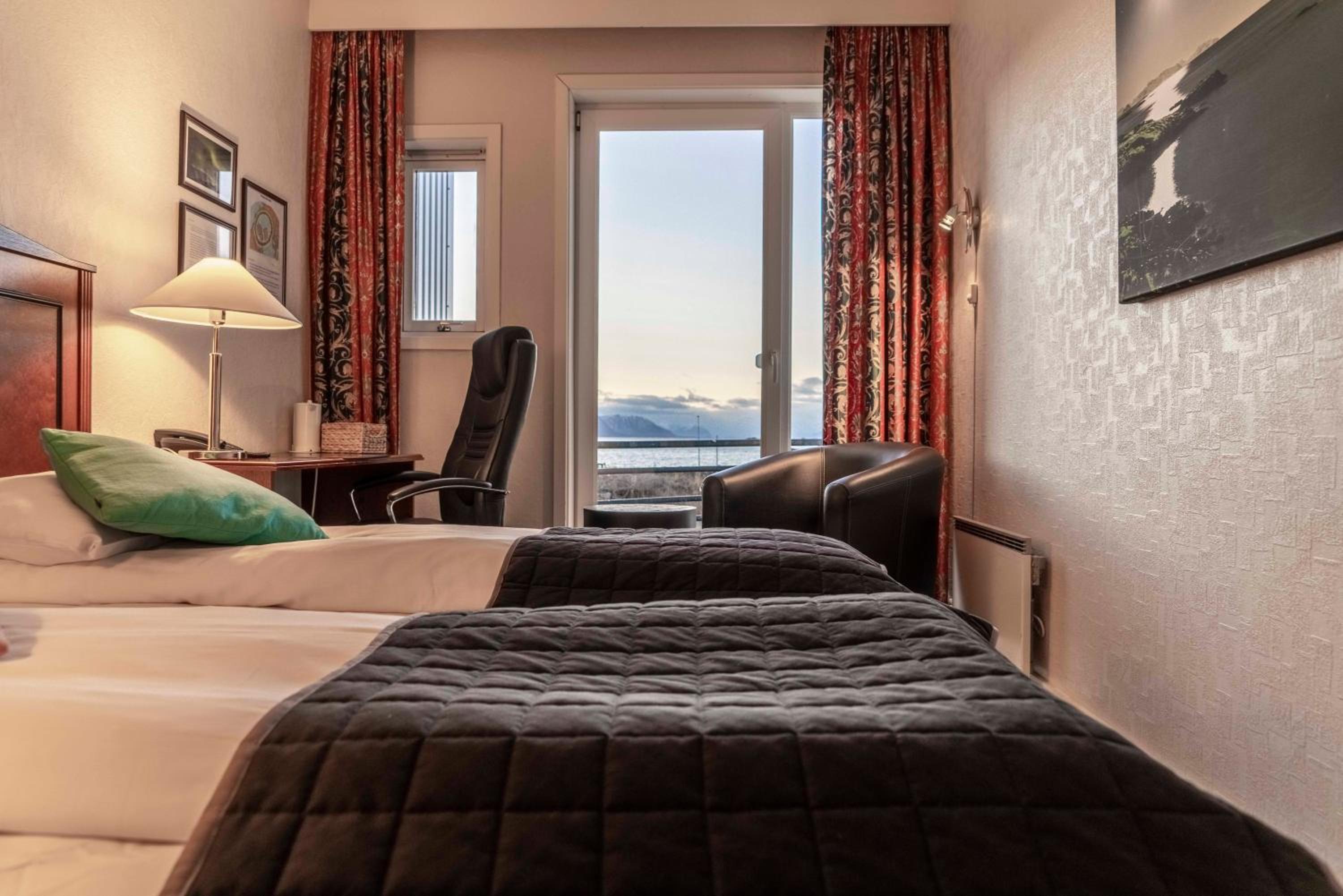 Twin Room with Balcony - Photo 3