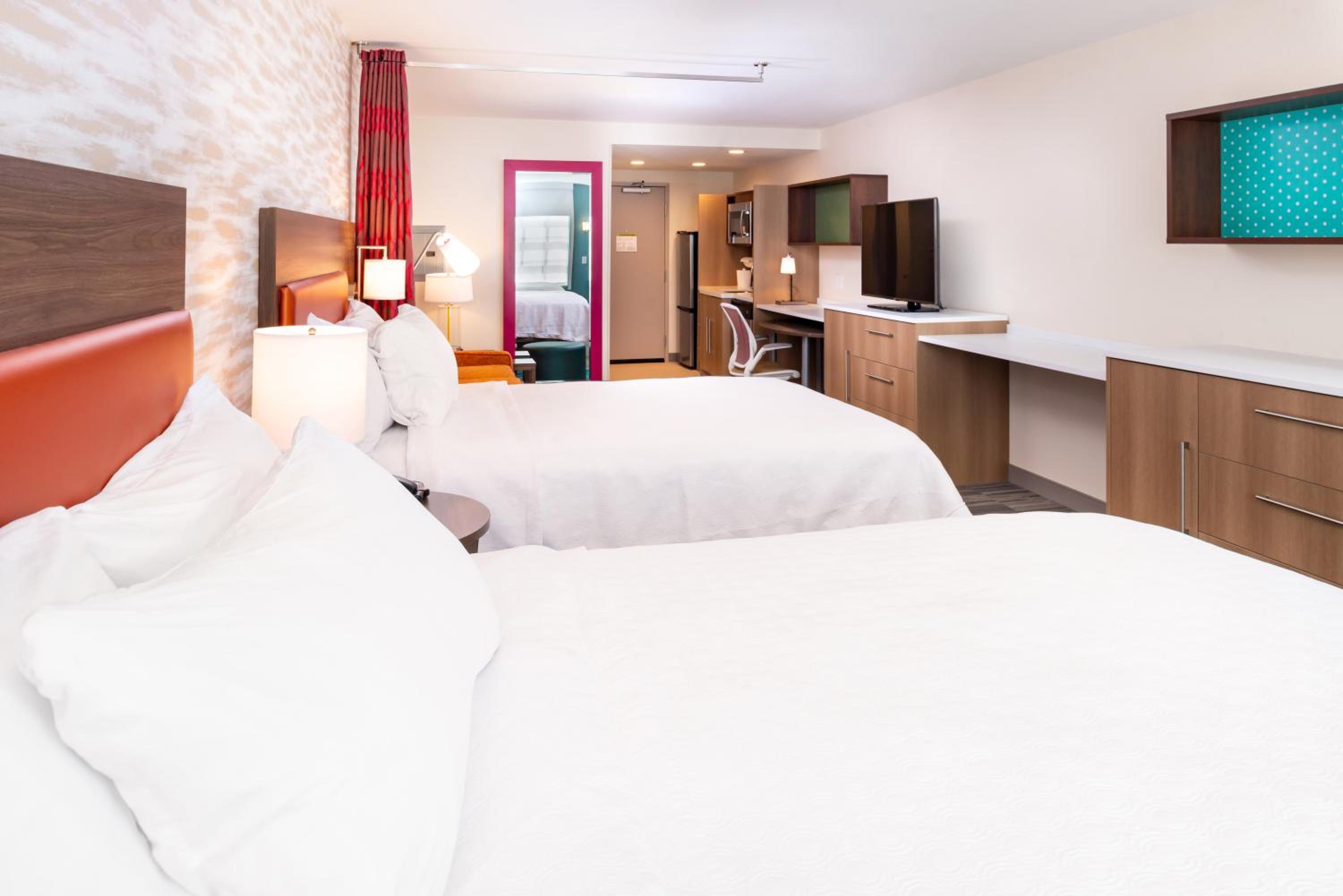 Queen Studio with Two Queen Beds - Non-Smoking - Photo 4