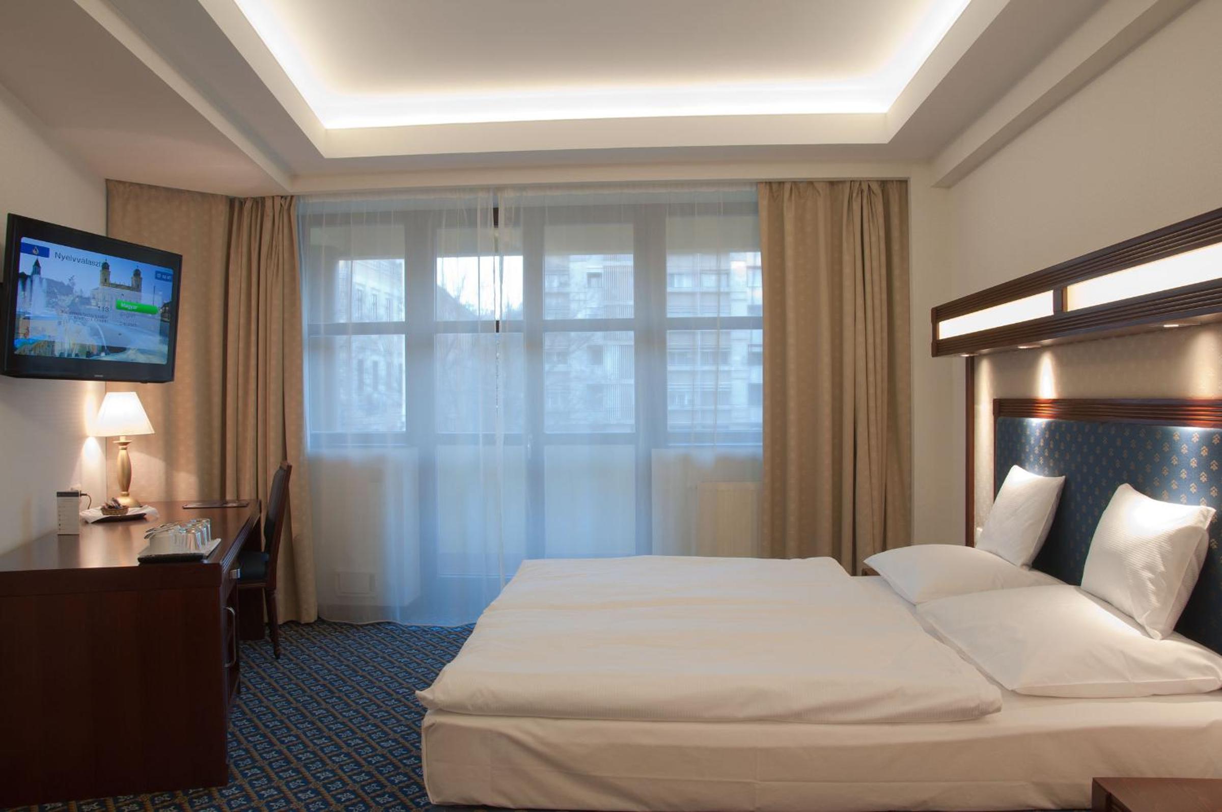 Executive Suite - Photo 7