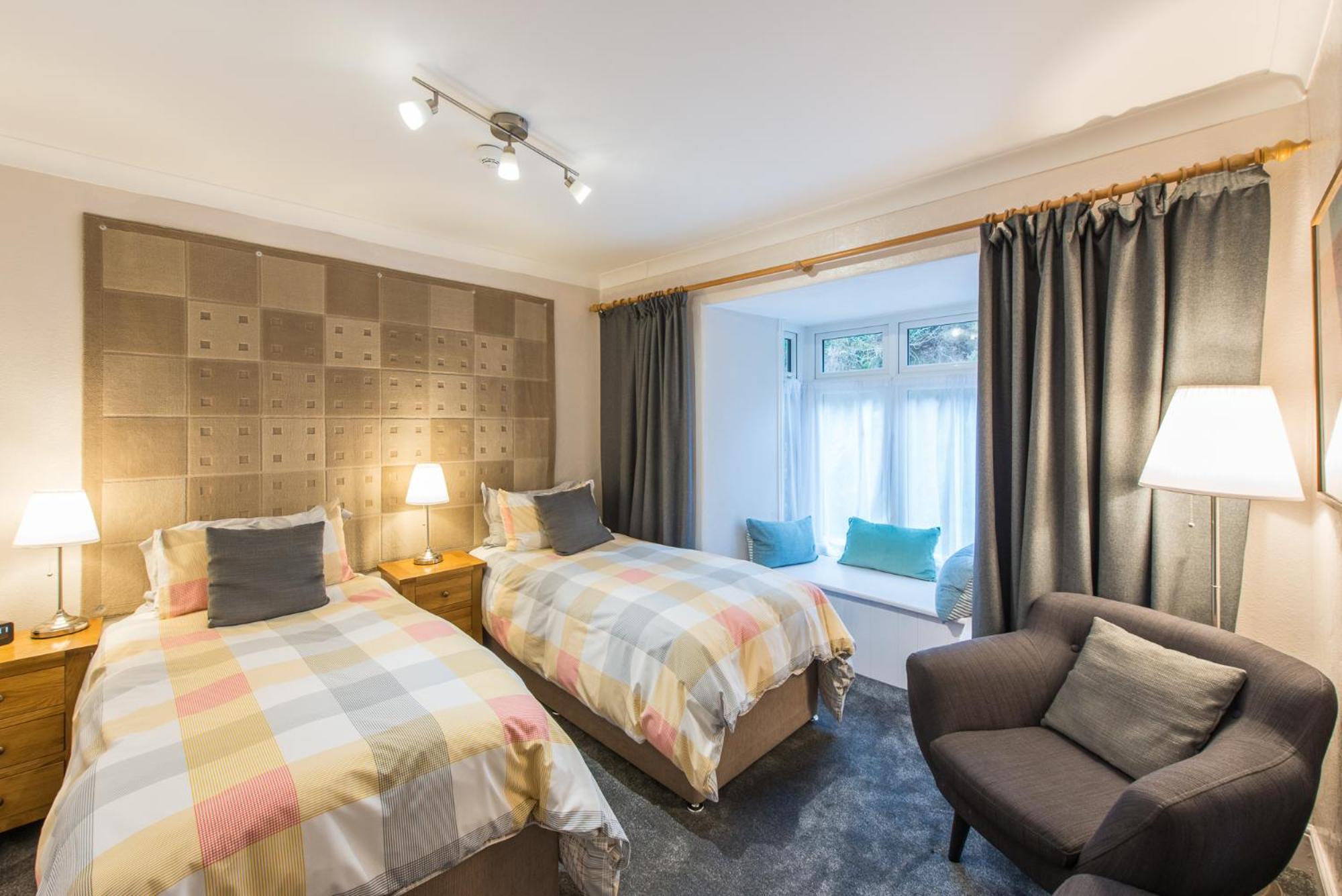 Large Twin Room photo 2