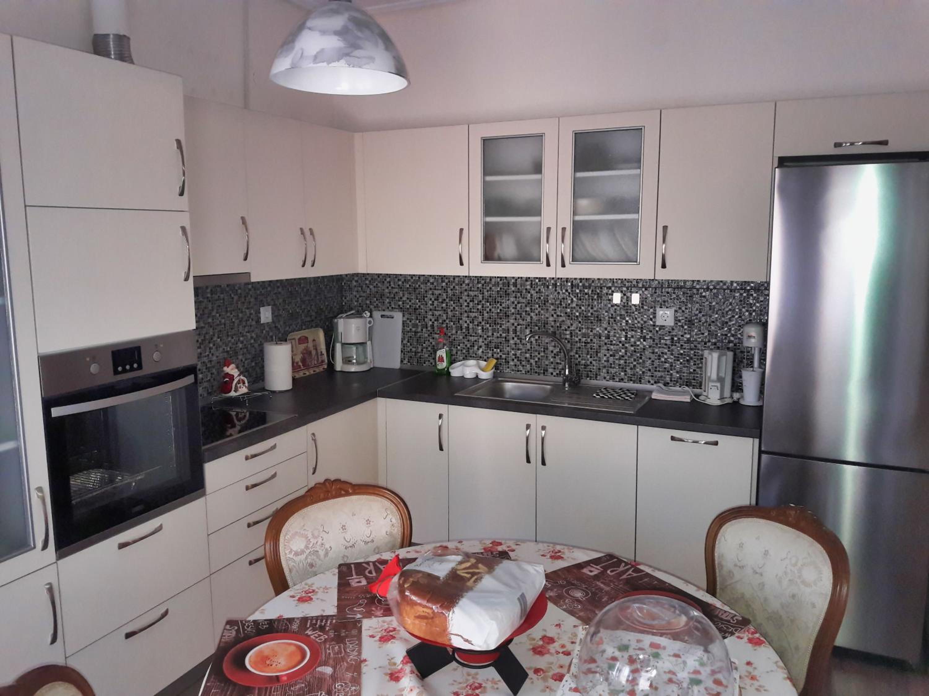 Two-Bedroom House - Photo 2