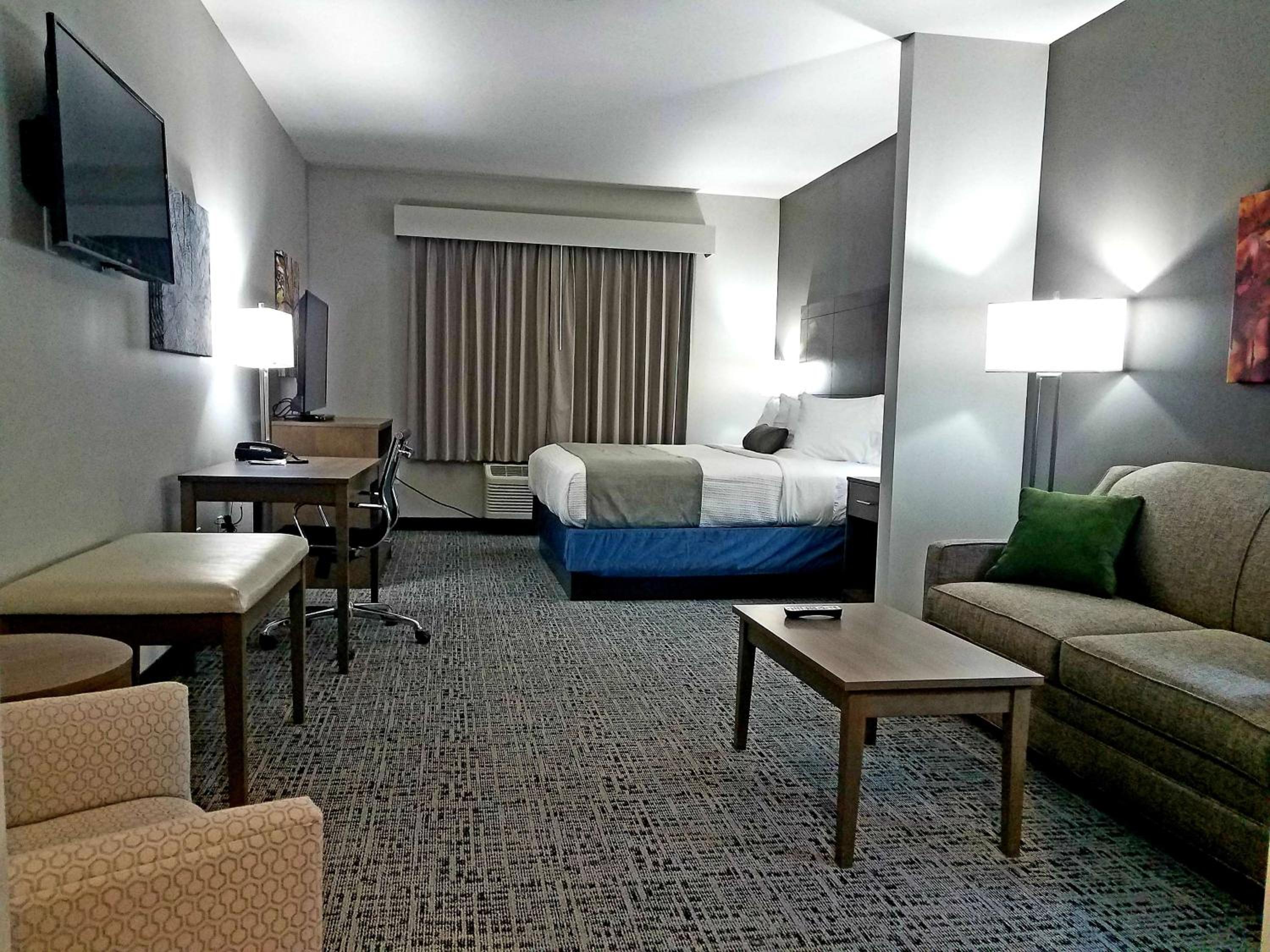 King Suite with Sofa Bed - Non-Smoking photo 1