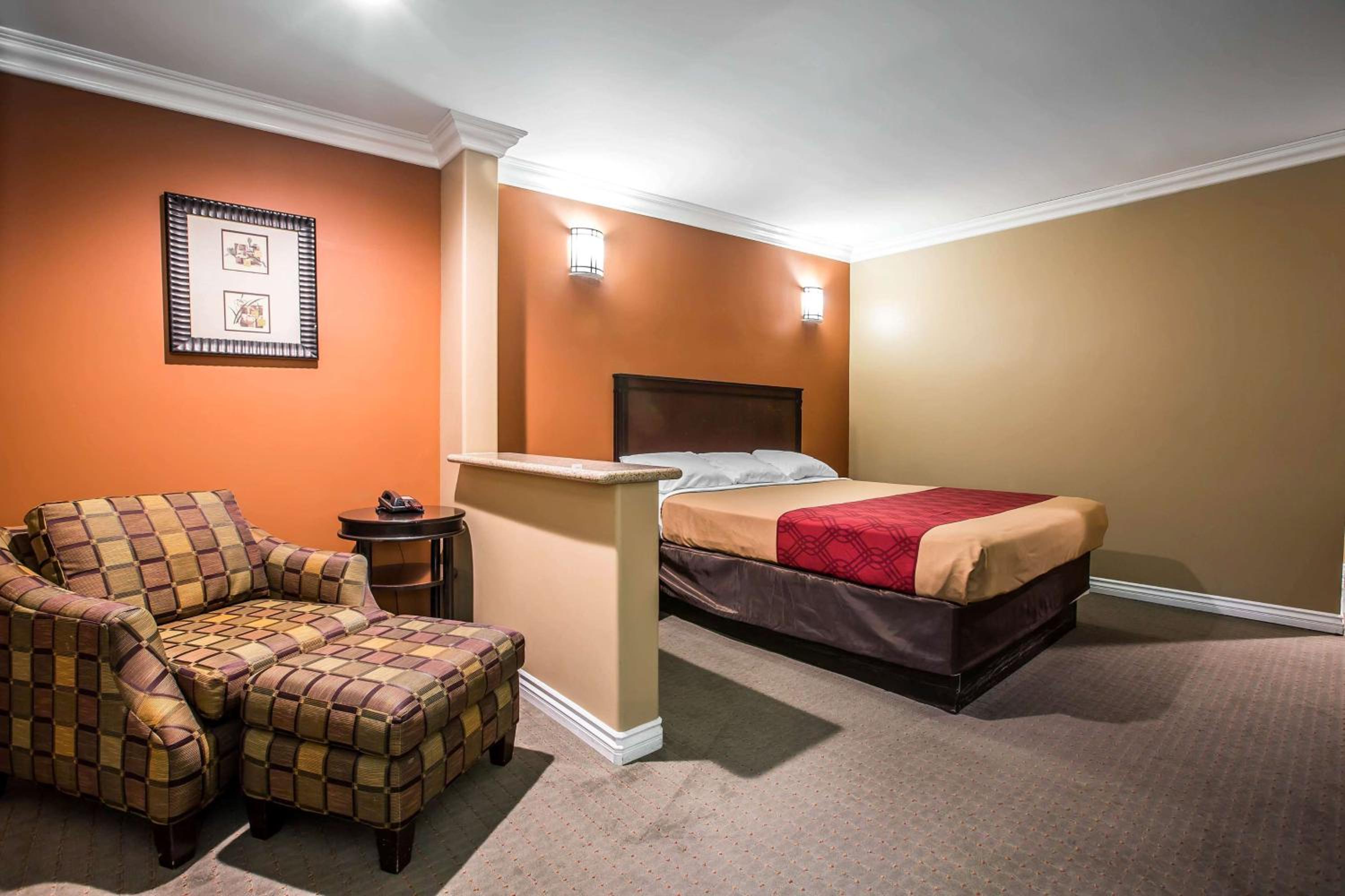 Deluxe King Studio Suite - Non-Smoking - Photo 2