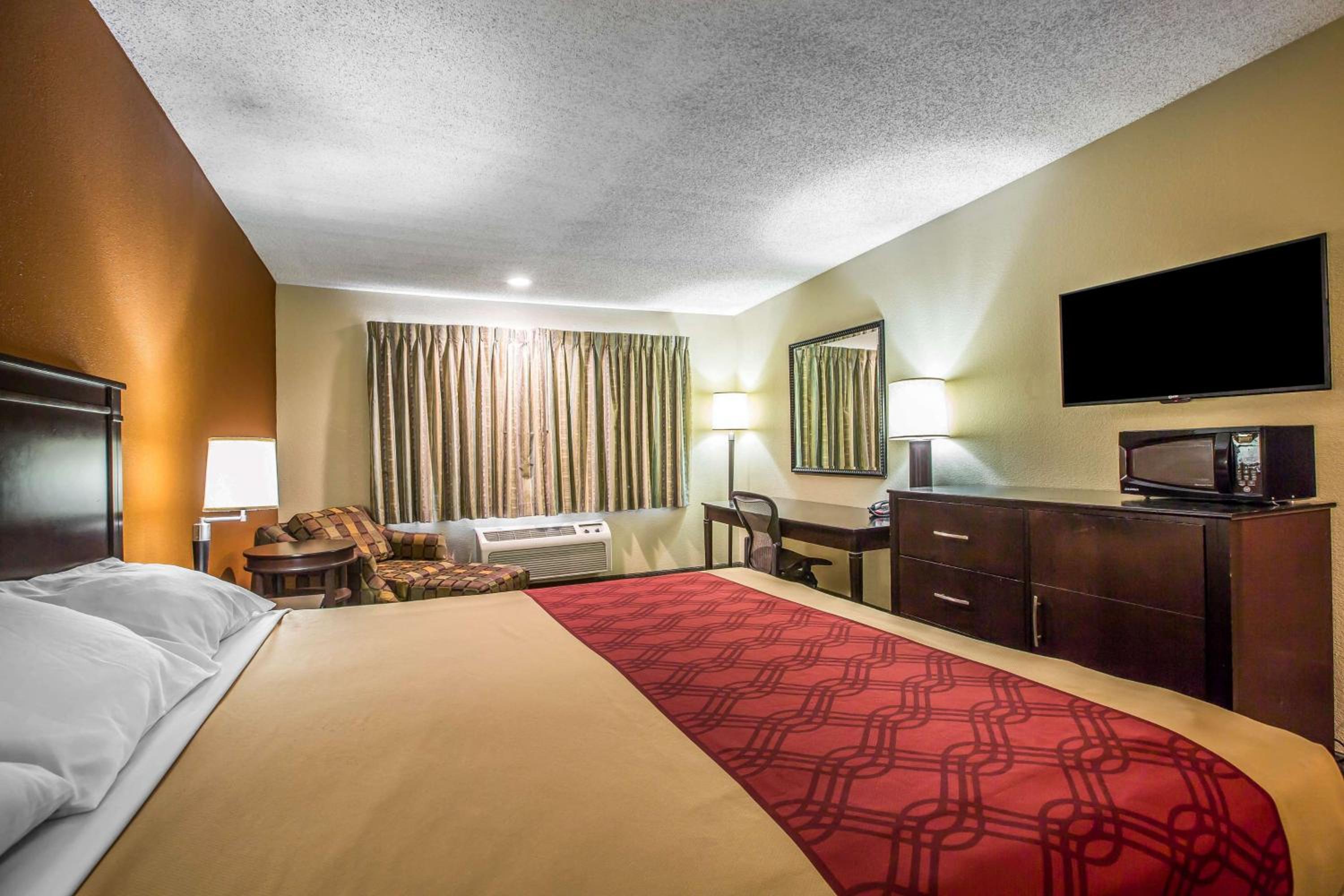 King Room - Non-Smoking - Photo 1