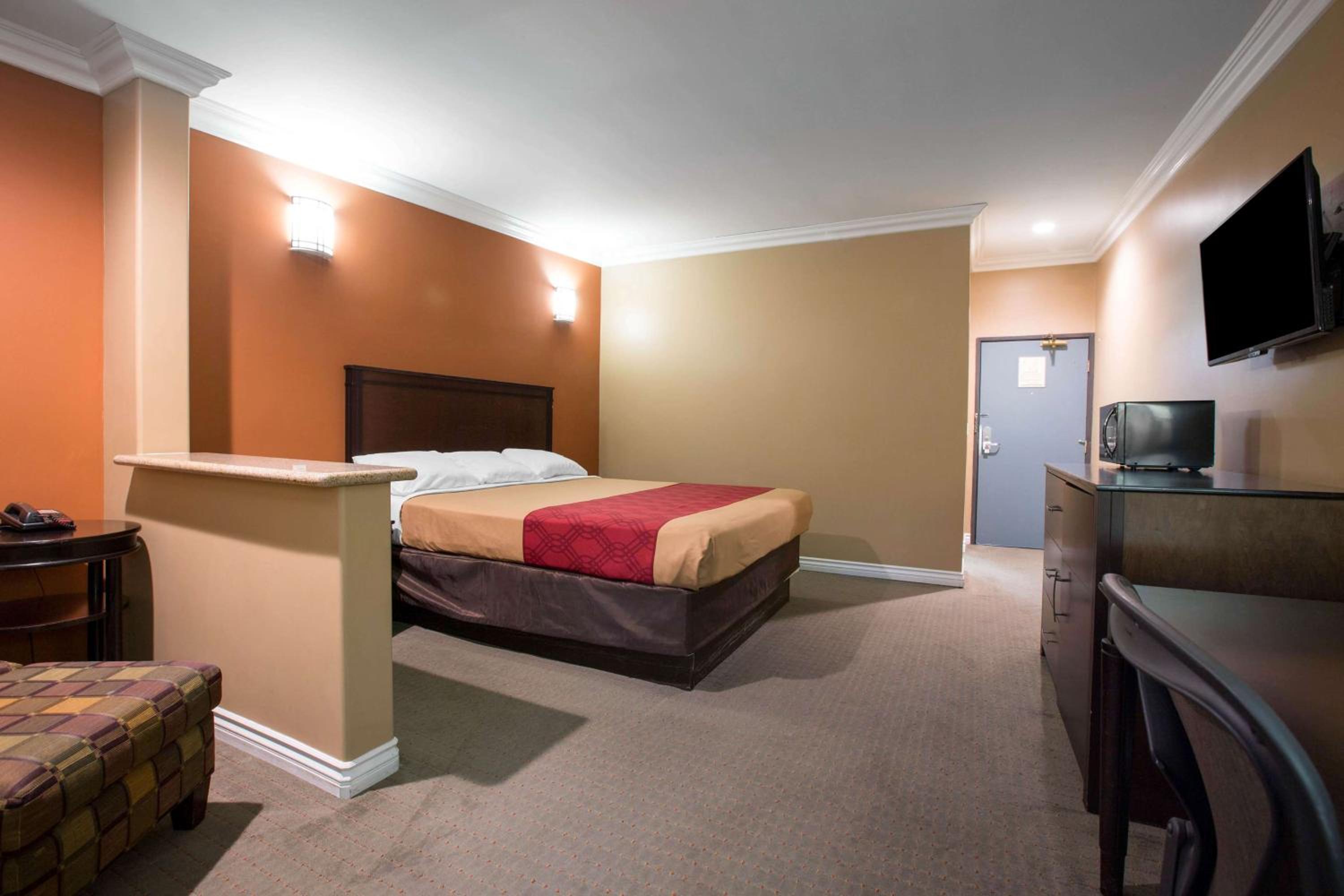 King Studio Suite - Non-Smoking - Photo 3
