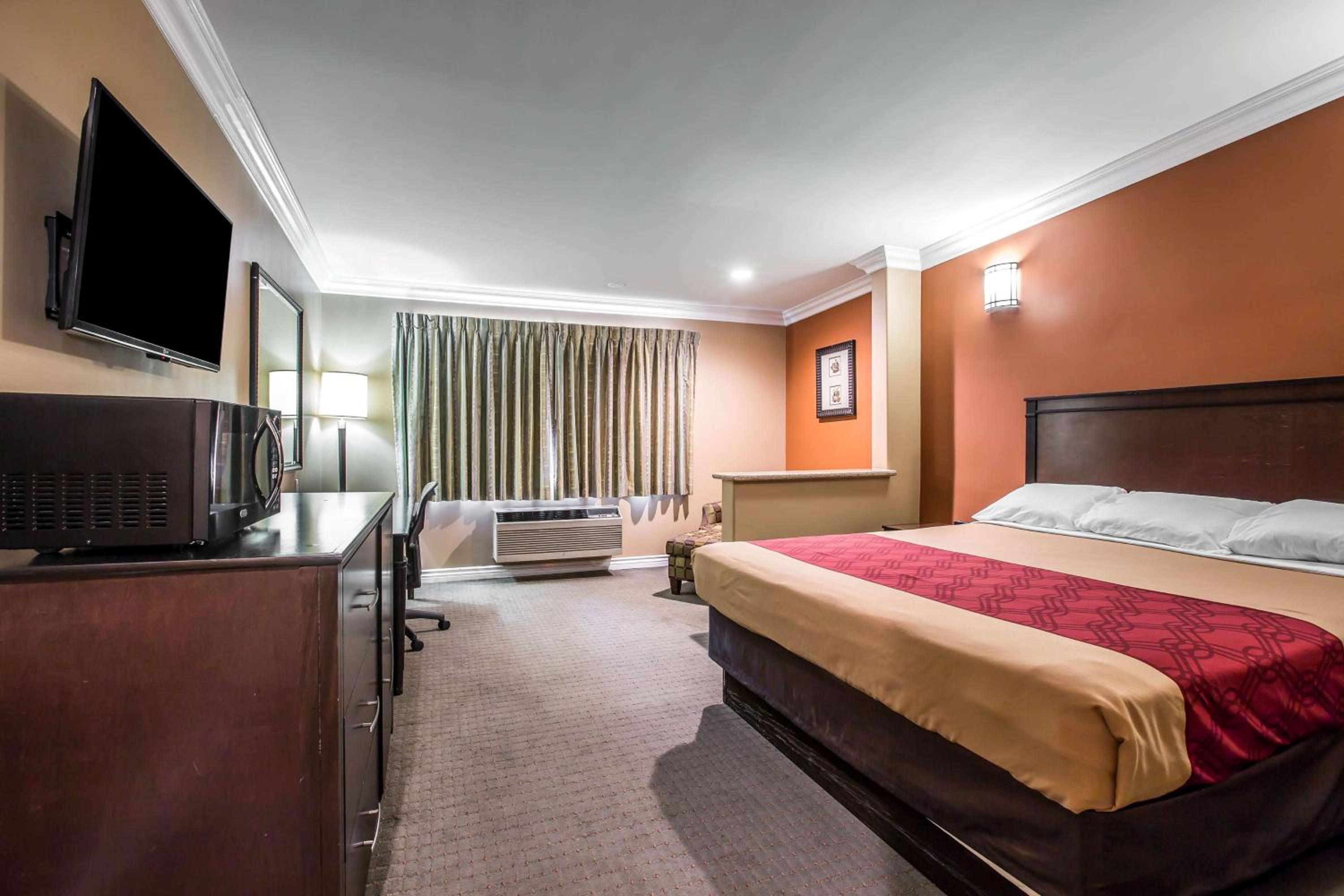 King Studio Suite - Non-Smoking - Photo 2