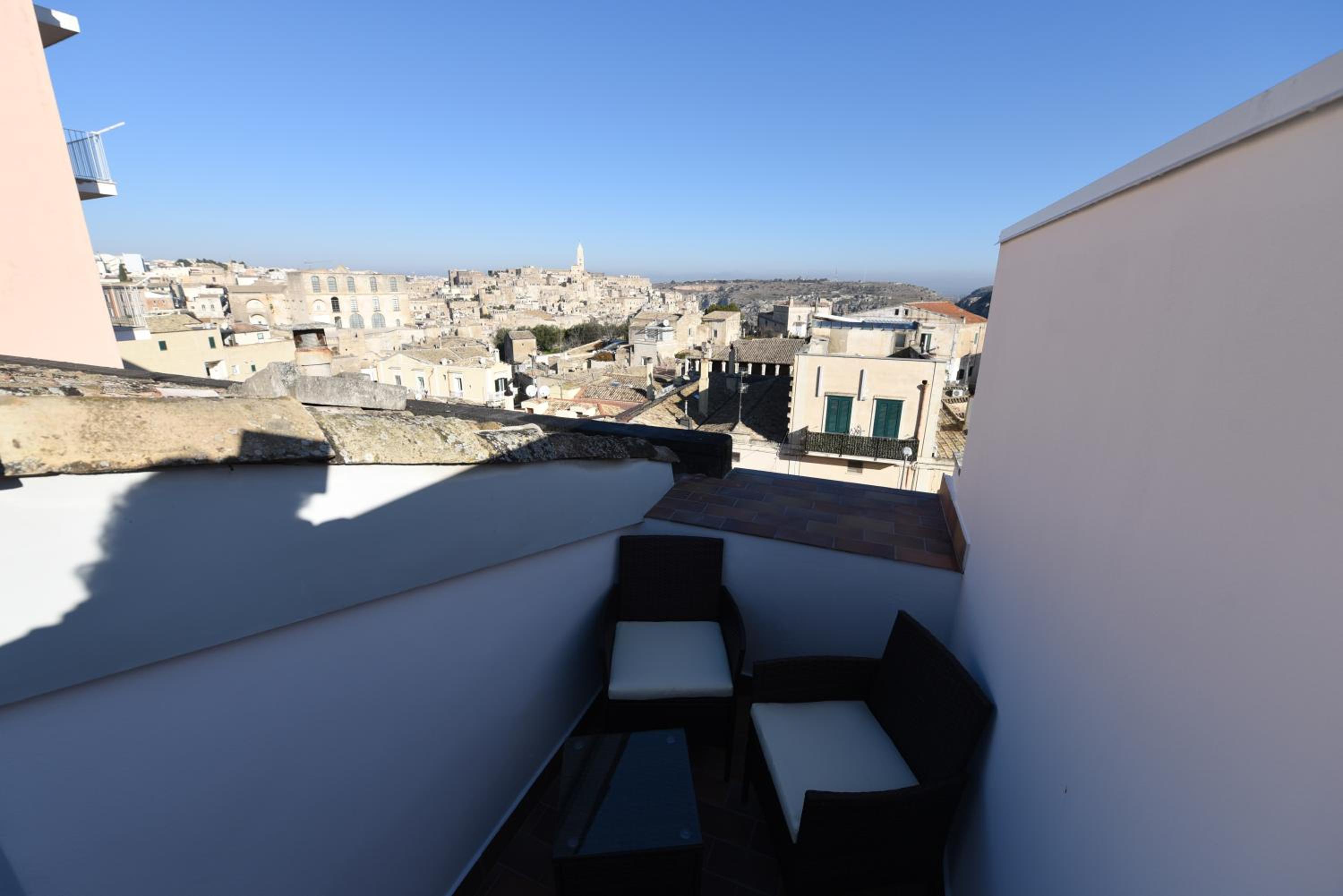 Family Suite with Terrace and View - Photo 9