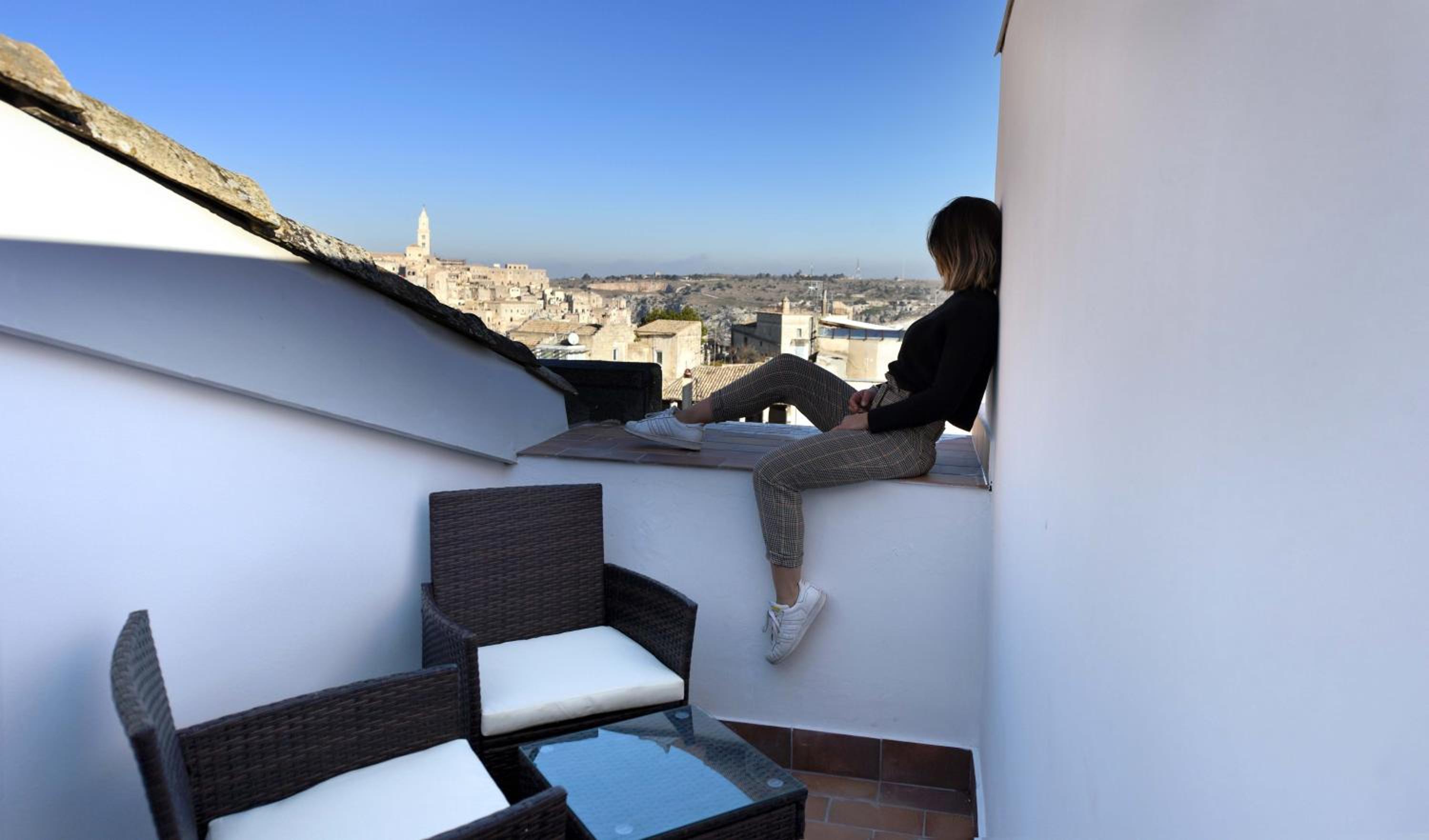 Family Suite with Terrace and View - Photo 10