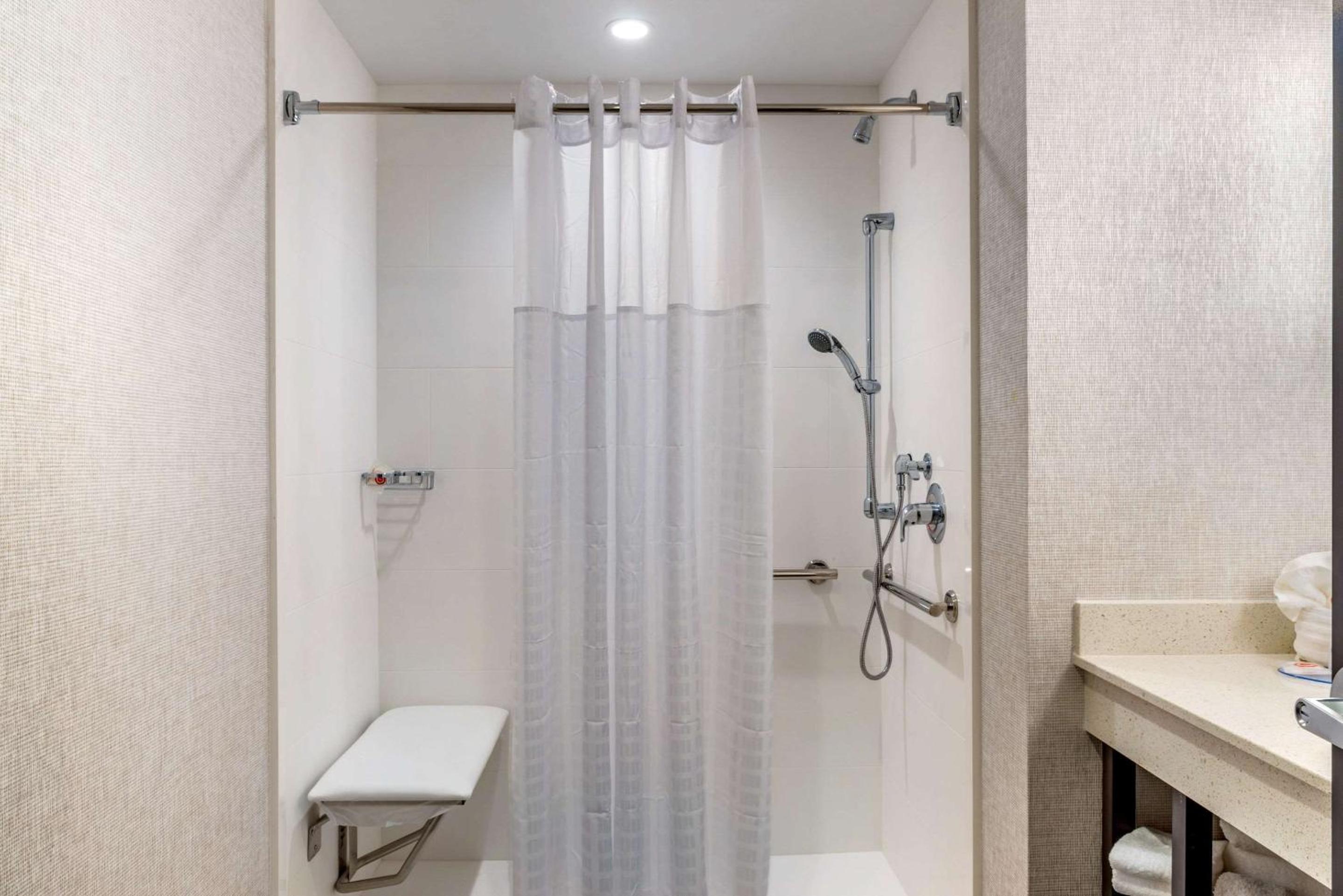 King Room - Accessible/Non-Smoking photo 3