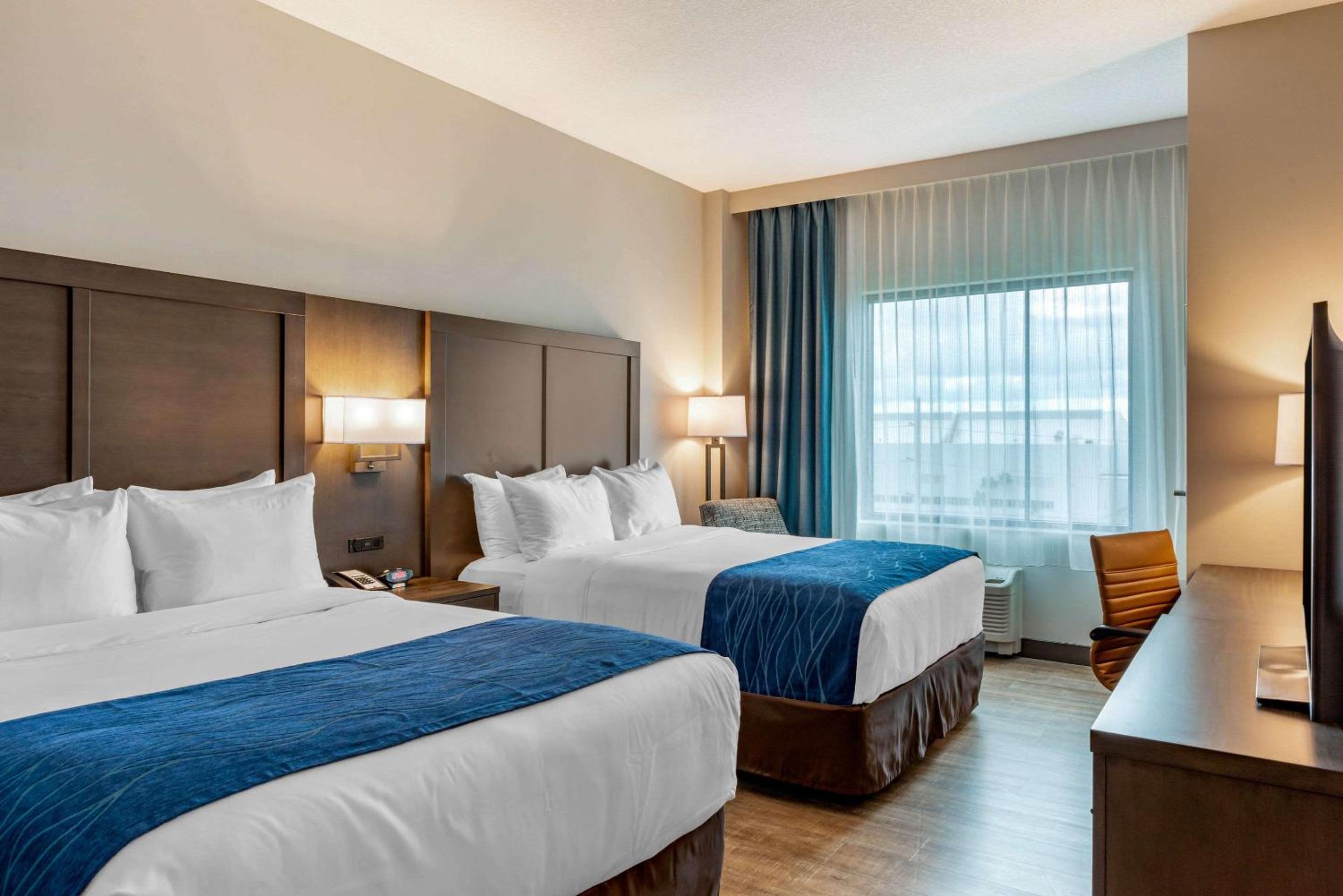 Queen Room with Two Queen Beds - Accessible/Non-Smoking  photo 3