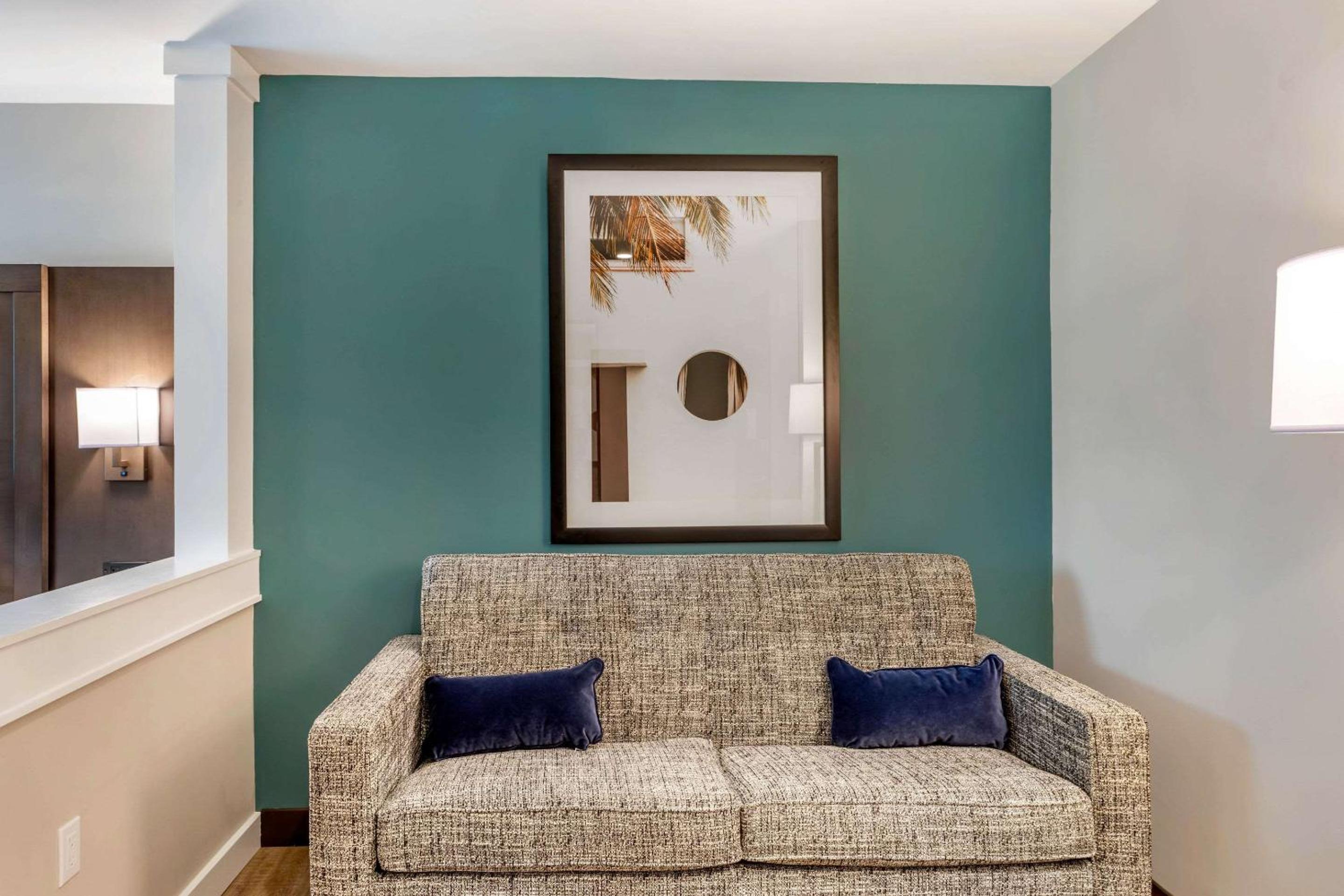 King Suite - Accessible/Non-Smoking photo 3