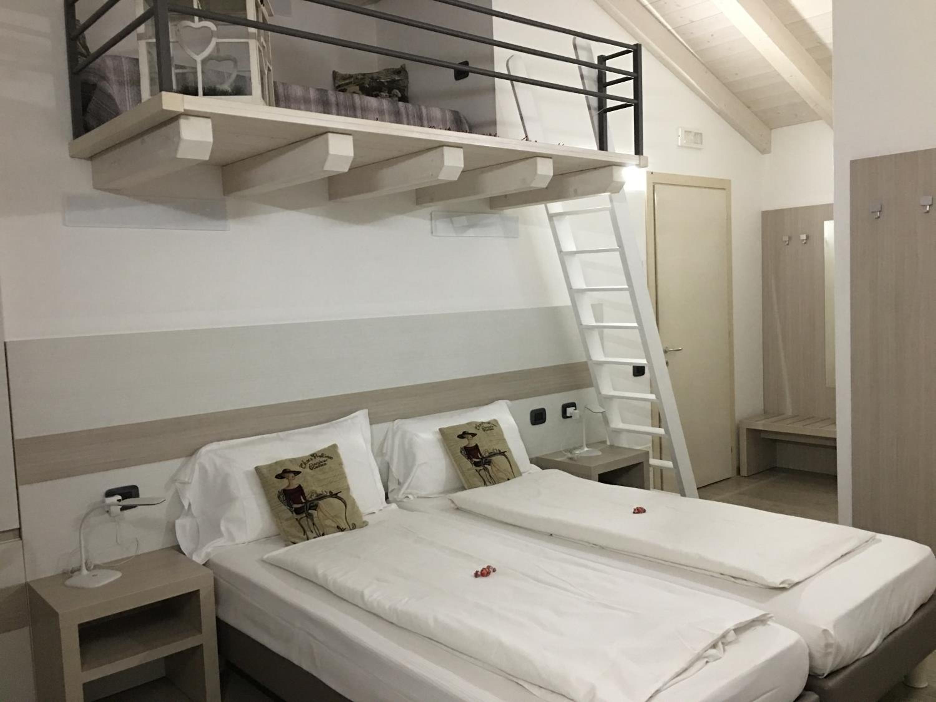 Double or Twin Room with Bathroom photo 2