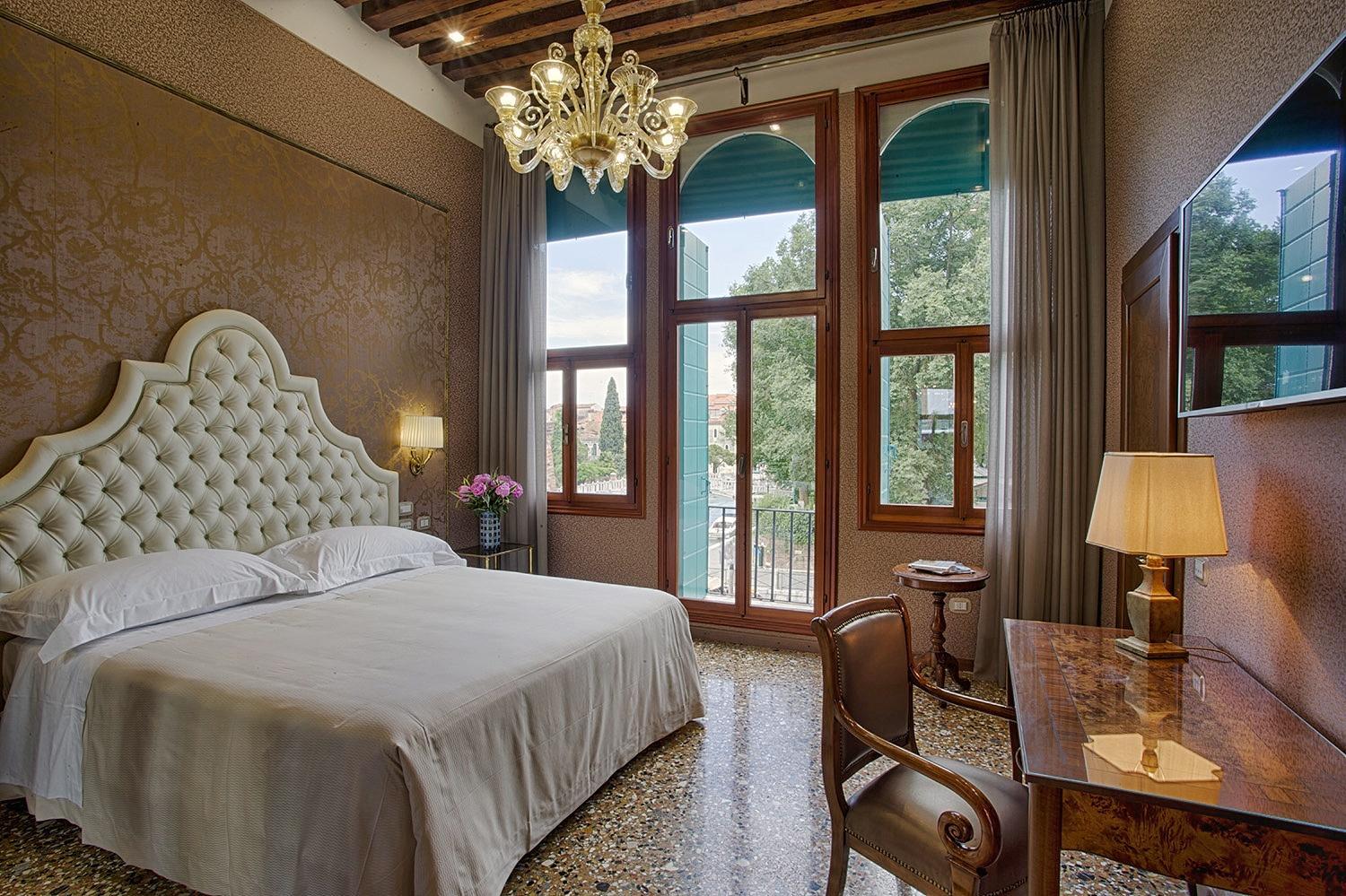 Deluxe Double or Twin Room with Canal View