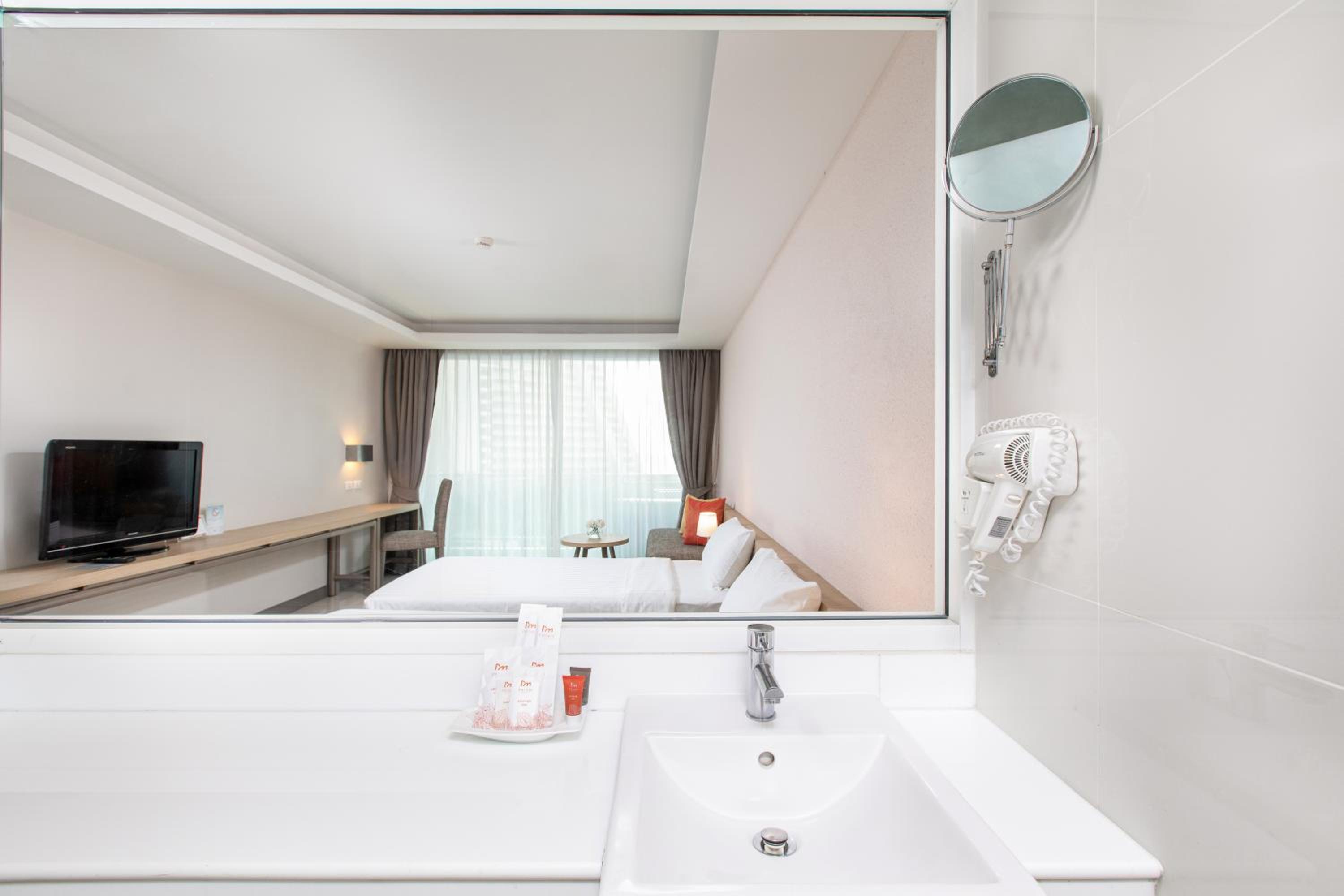 room photo