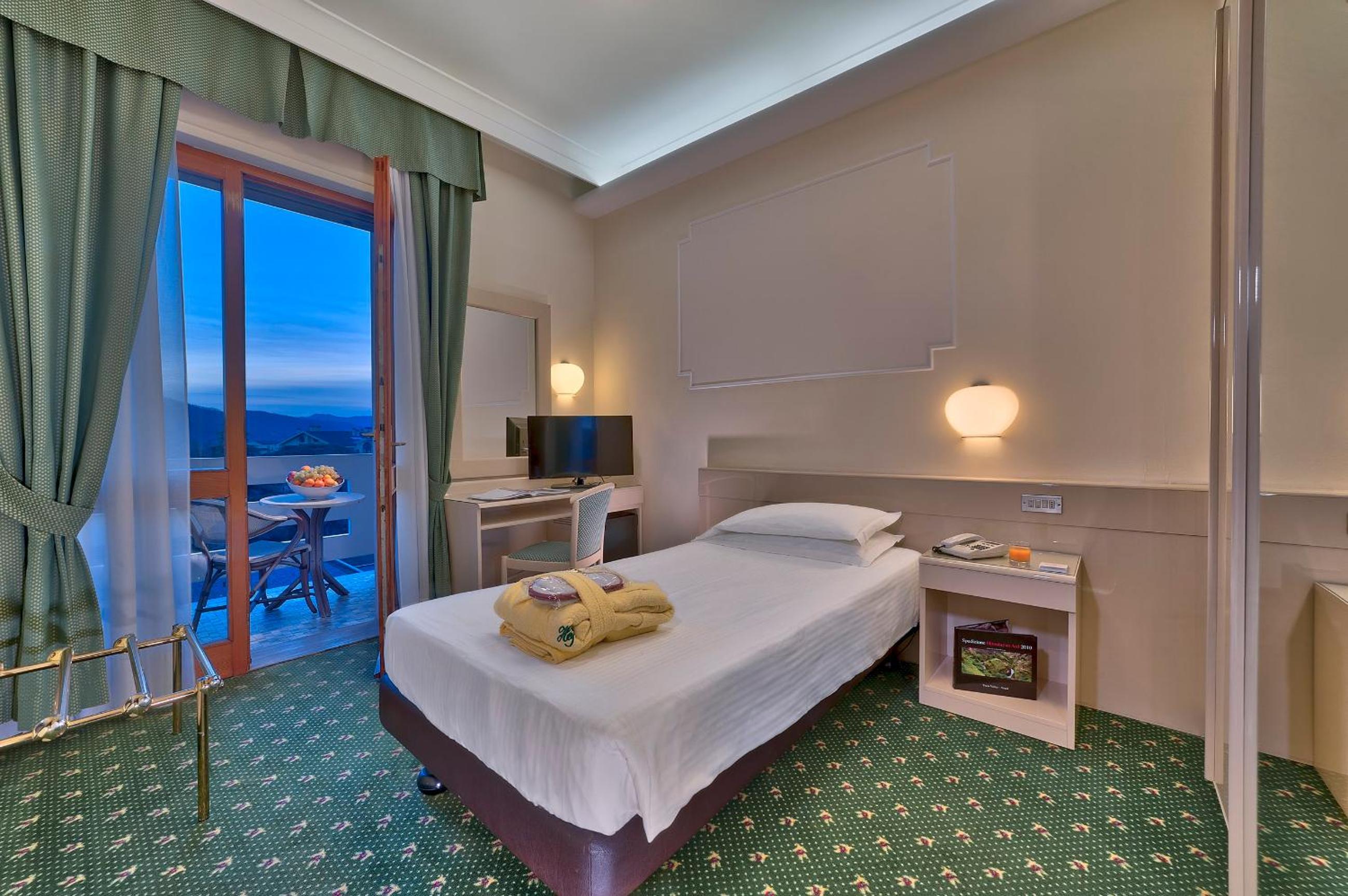Single Room photo 3