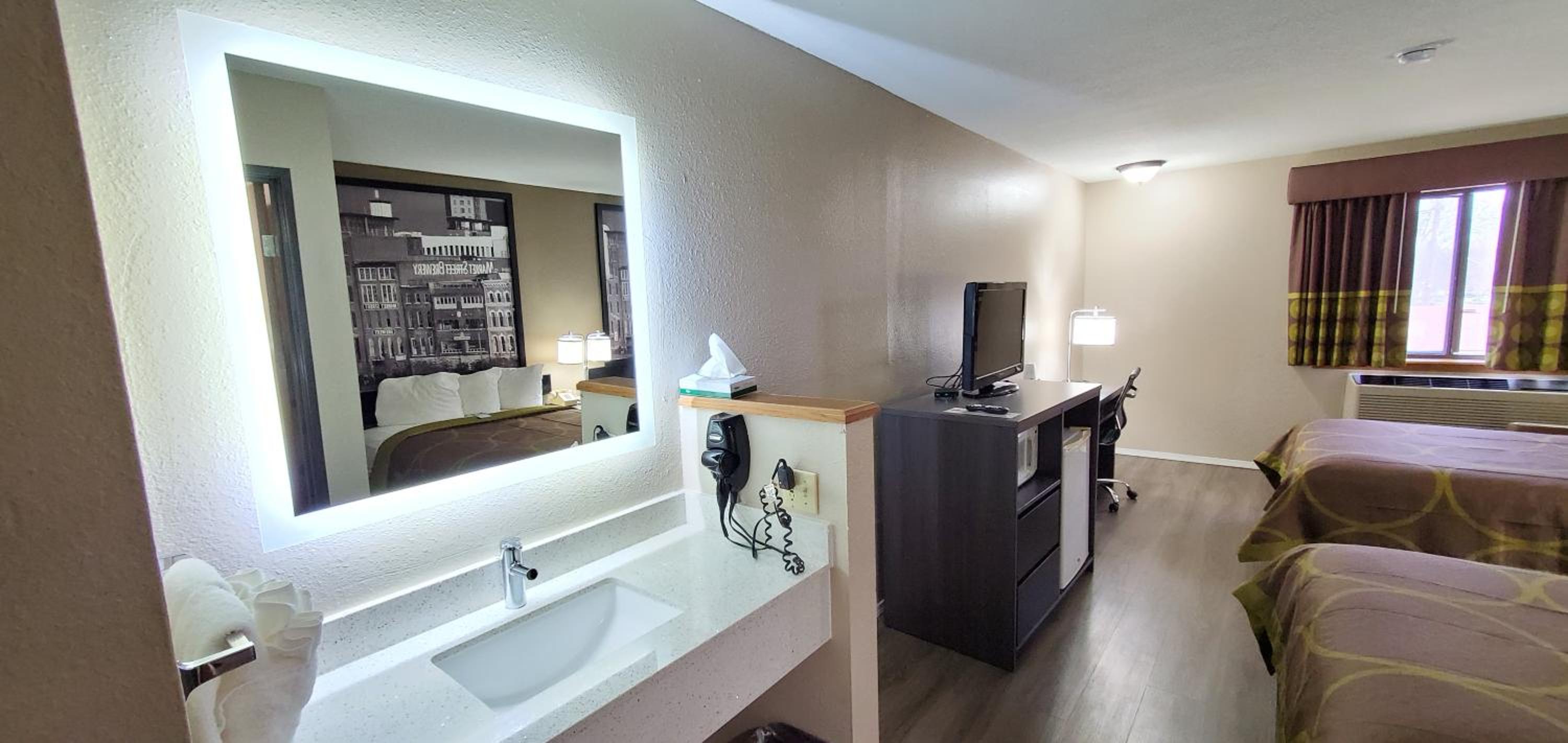 Deluxe Double Room with Two Double Beds - Non-Smoking - Photo 5