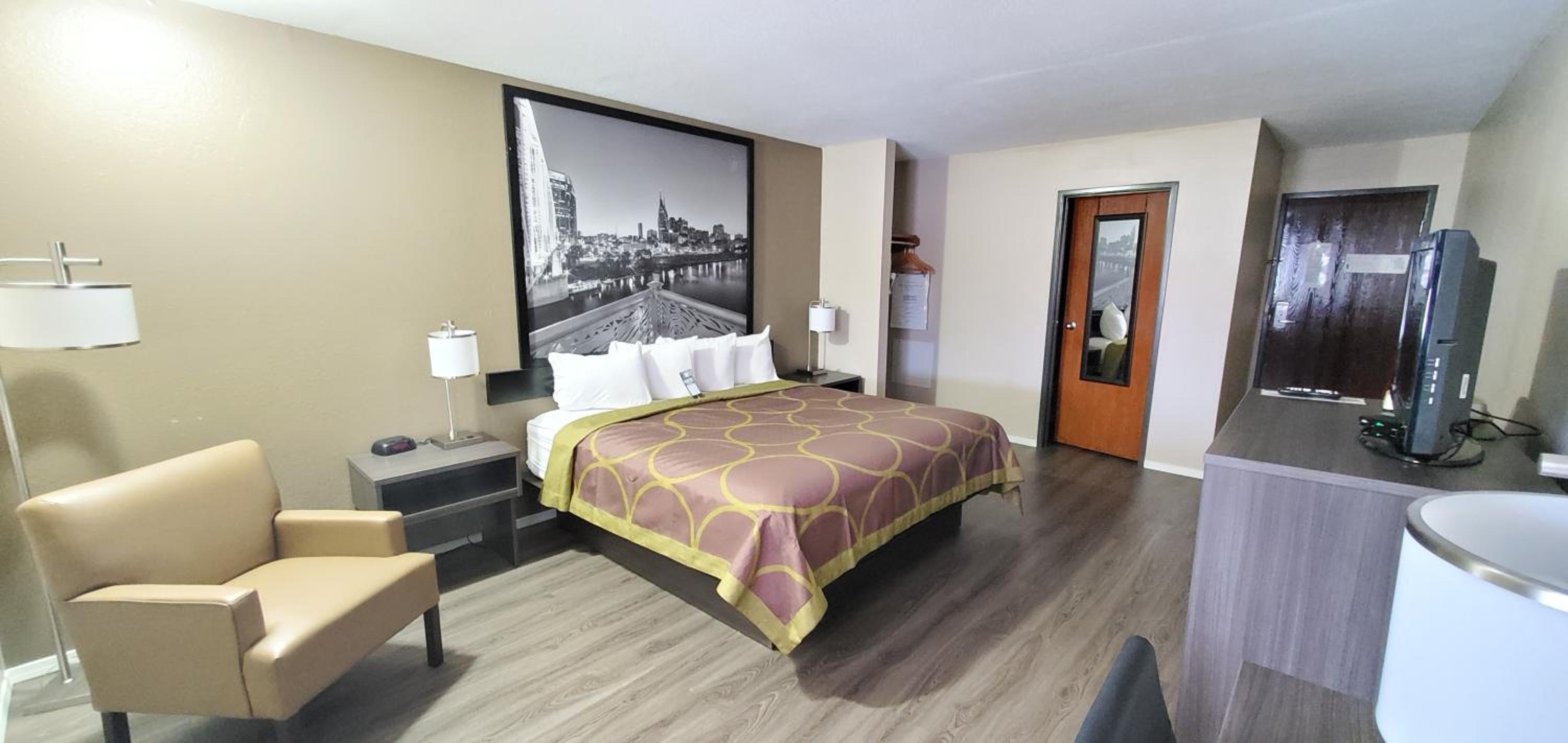King Room - Non-Smoking - Photo 4