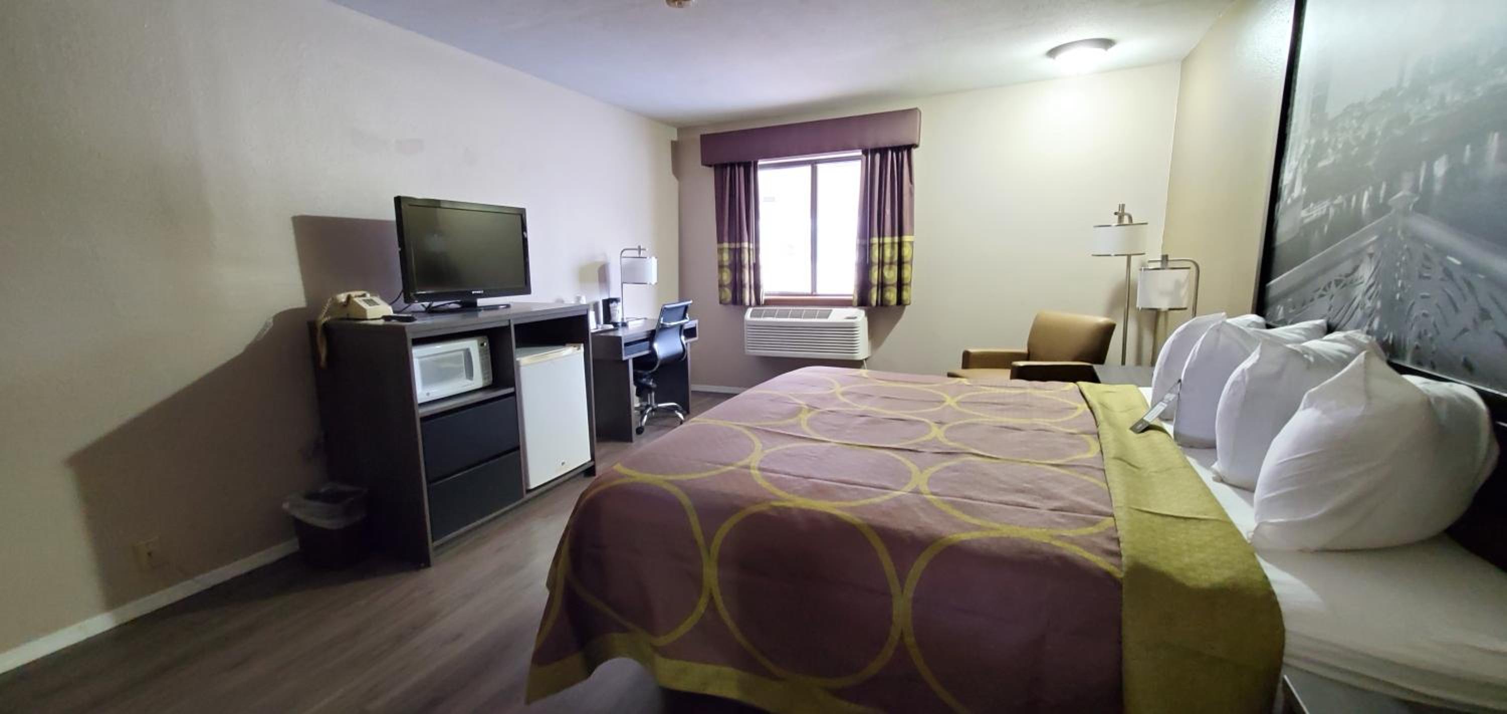 King Room - Non-Smoking - Photo 3