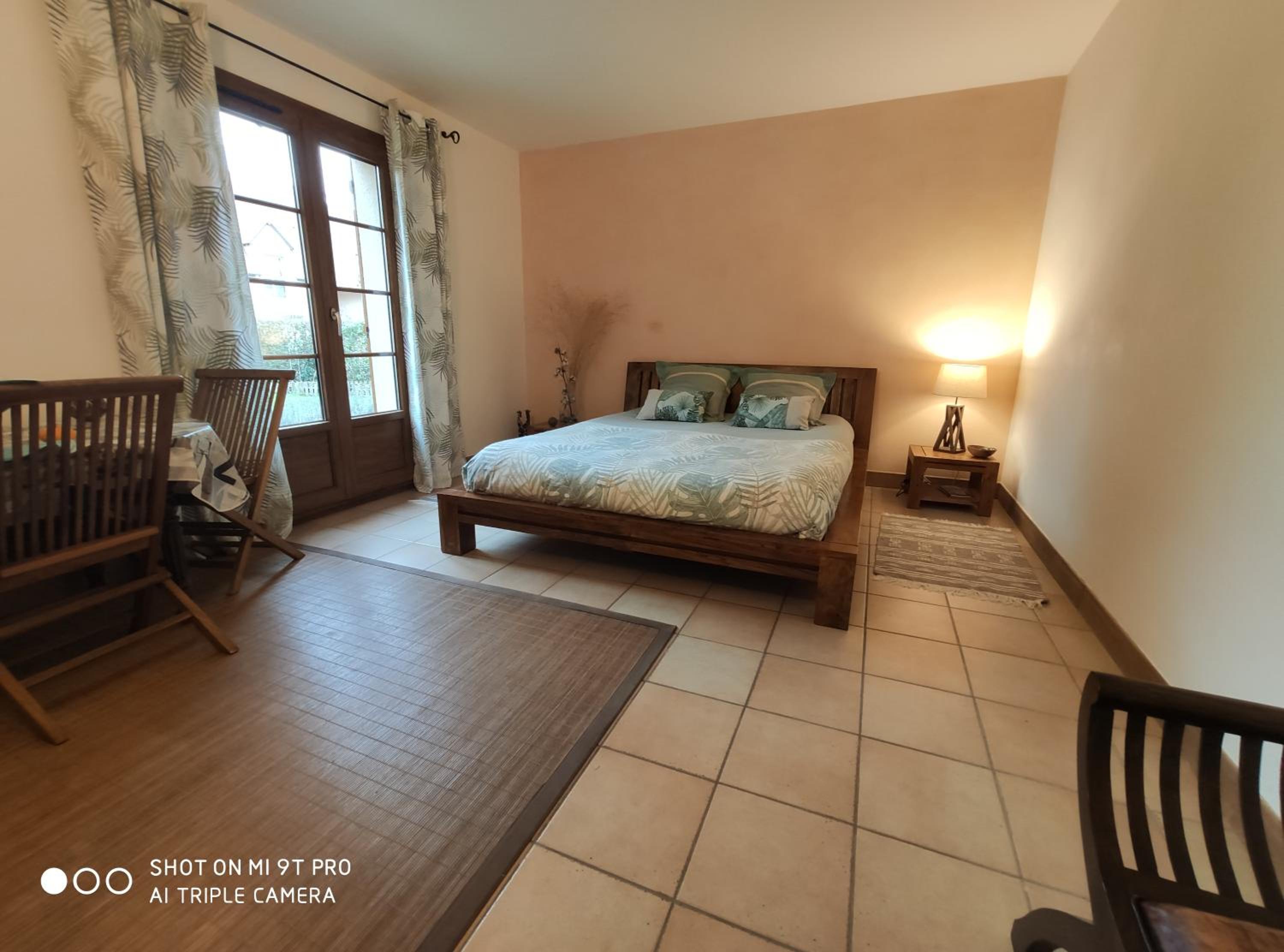 Large Double Room - Photo 3