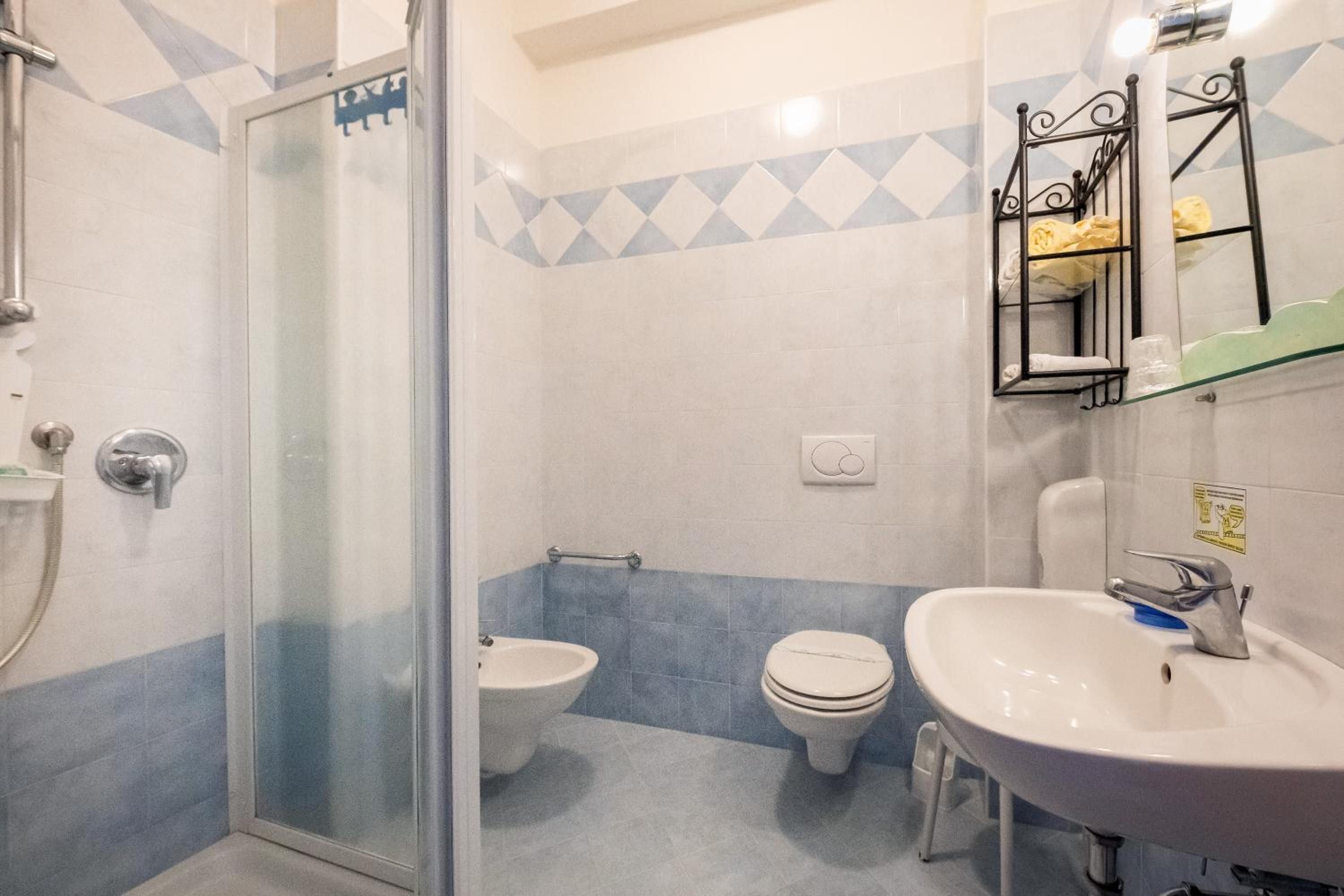 Double or Twin Room with Balcony photo 2