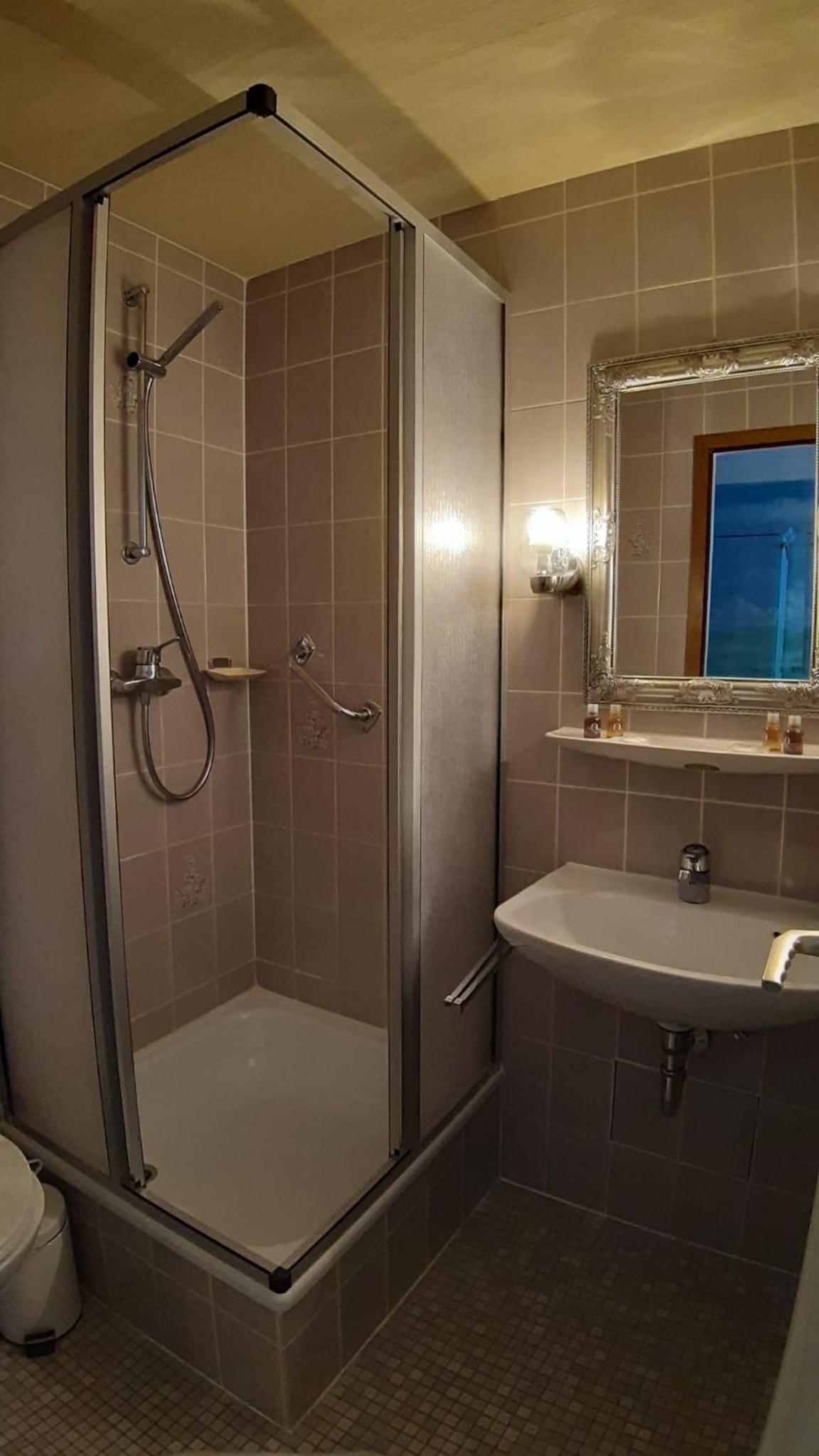Standard Triple Room - Photo 5