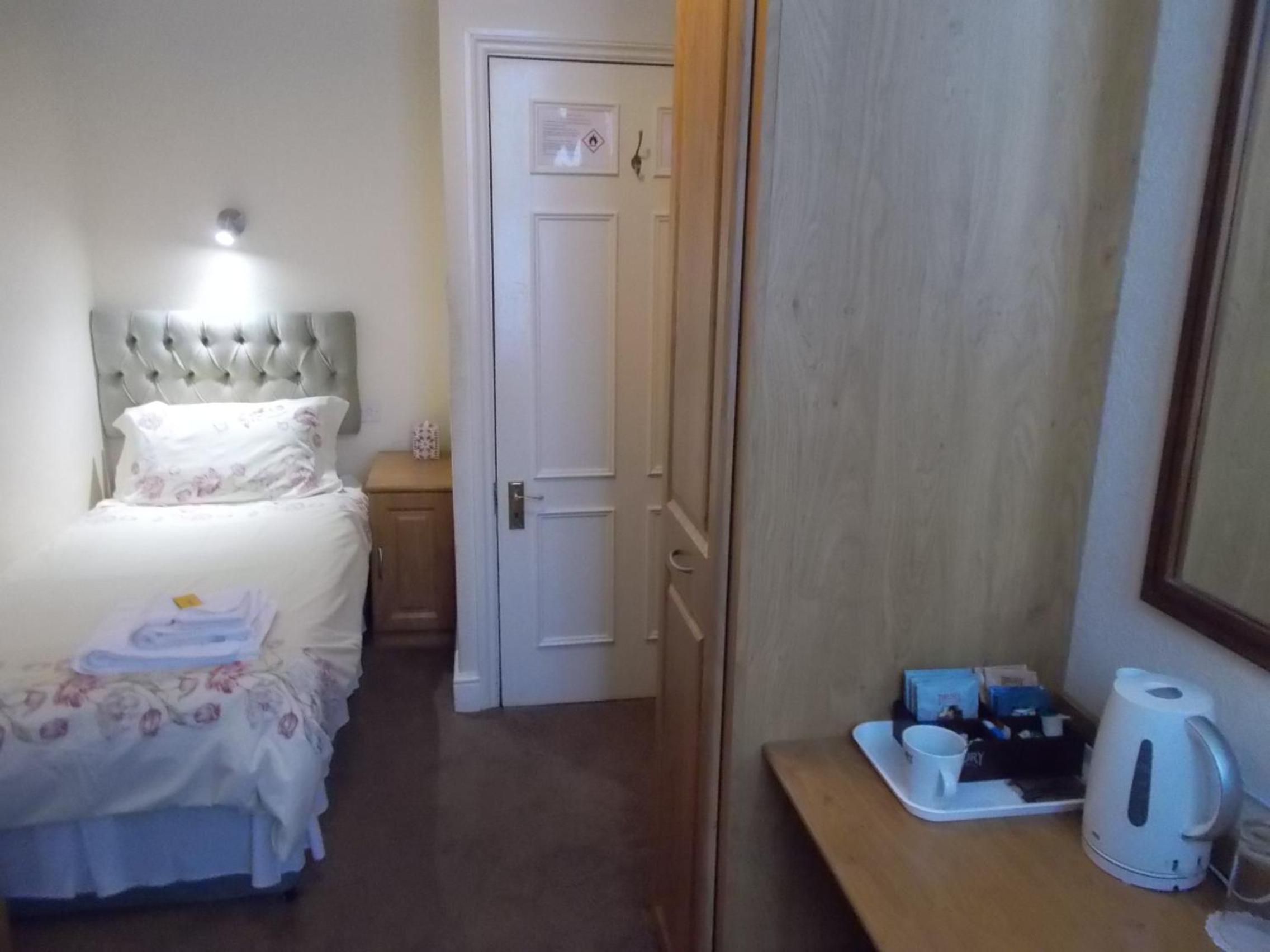 Single Room With En Suite Shower and Separate Private Toilet