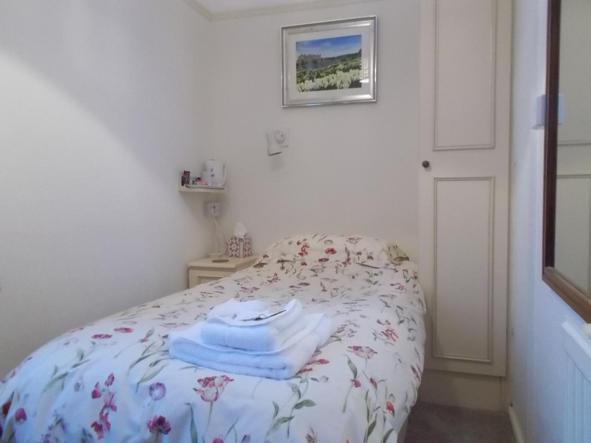 Single Room with Separate Private Bathroom