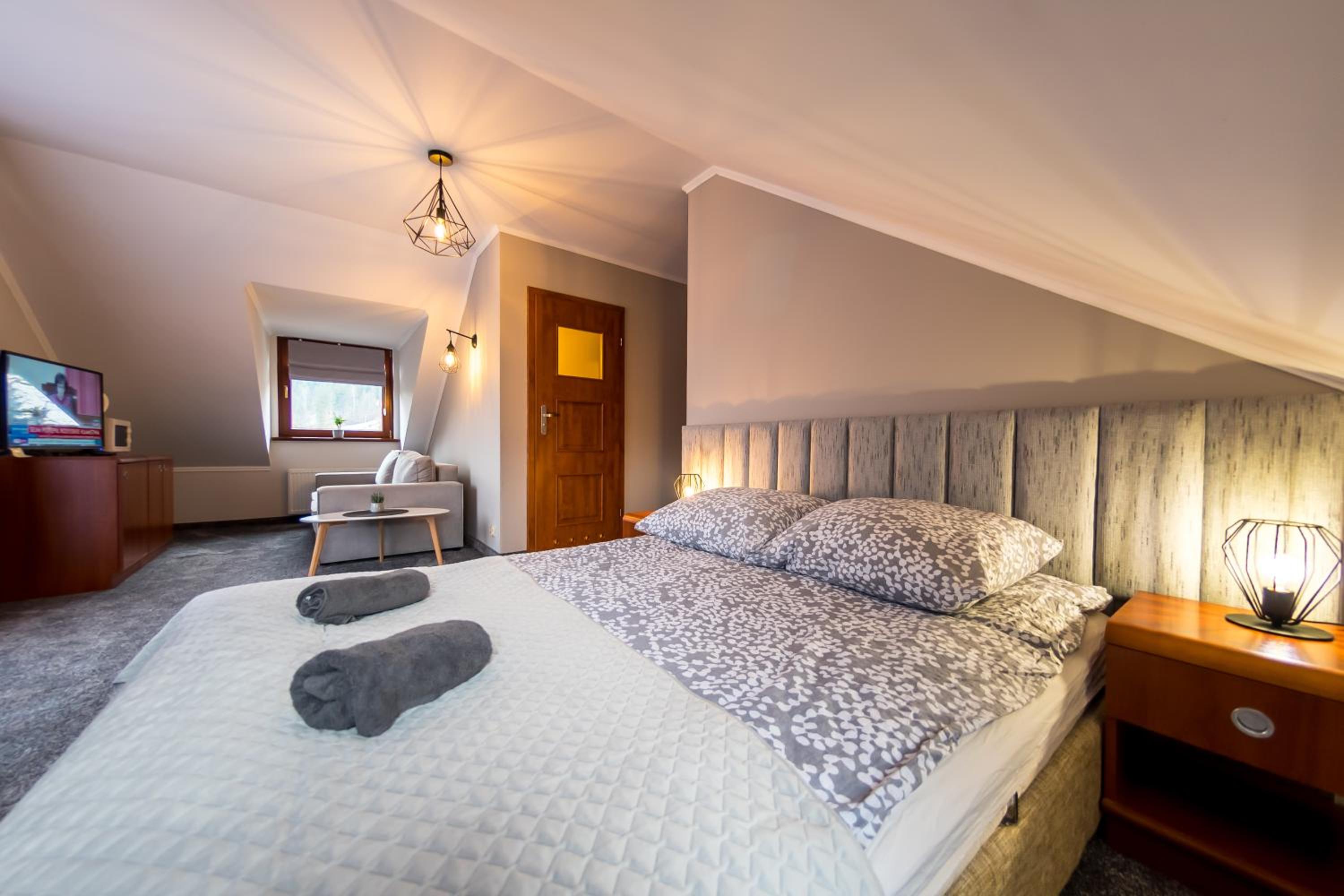Quadruple Room with Private Bathroom photo 3