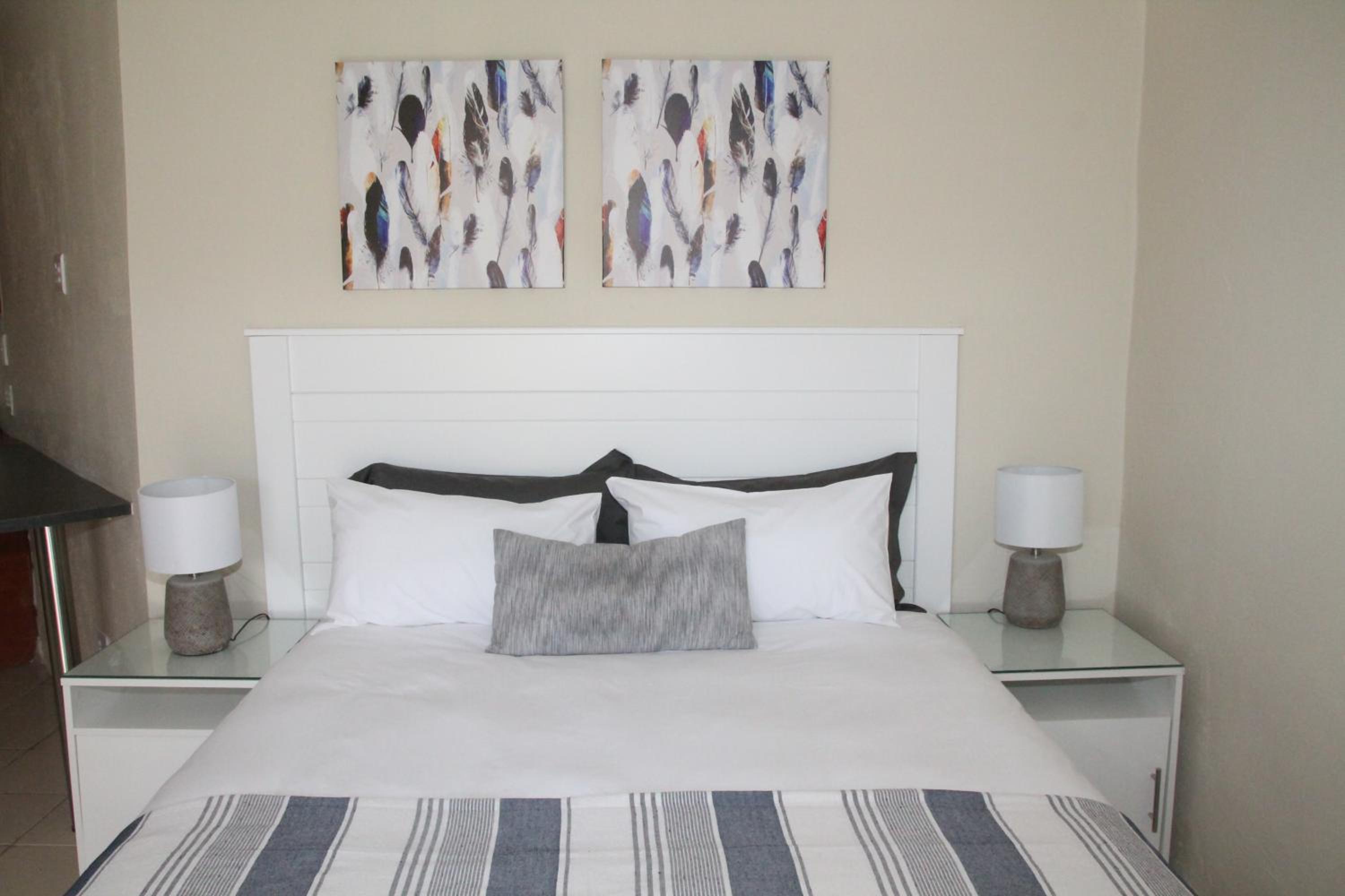 Queen Room - Photo 8