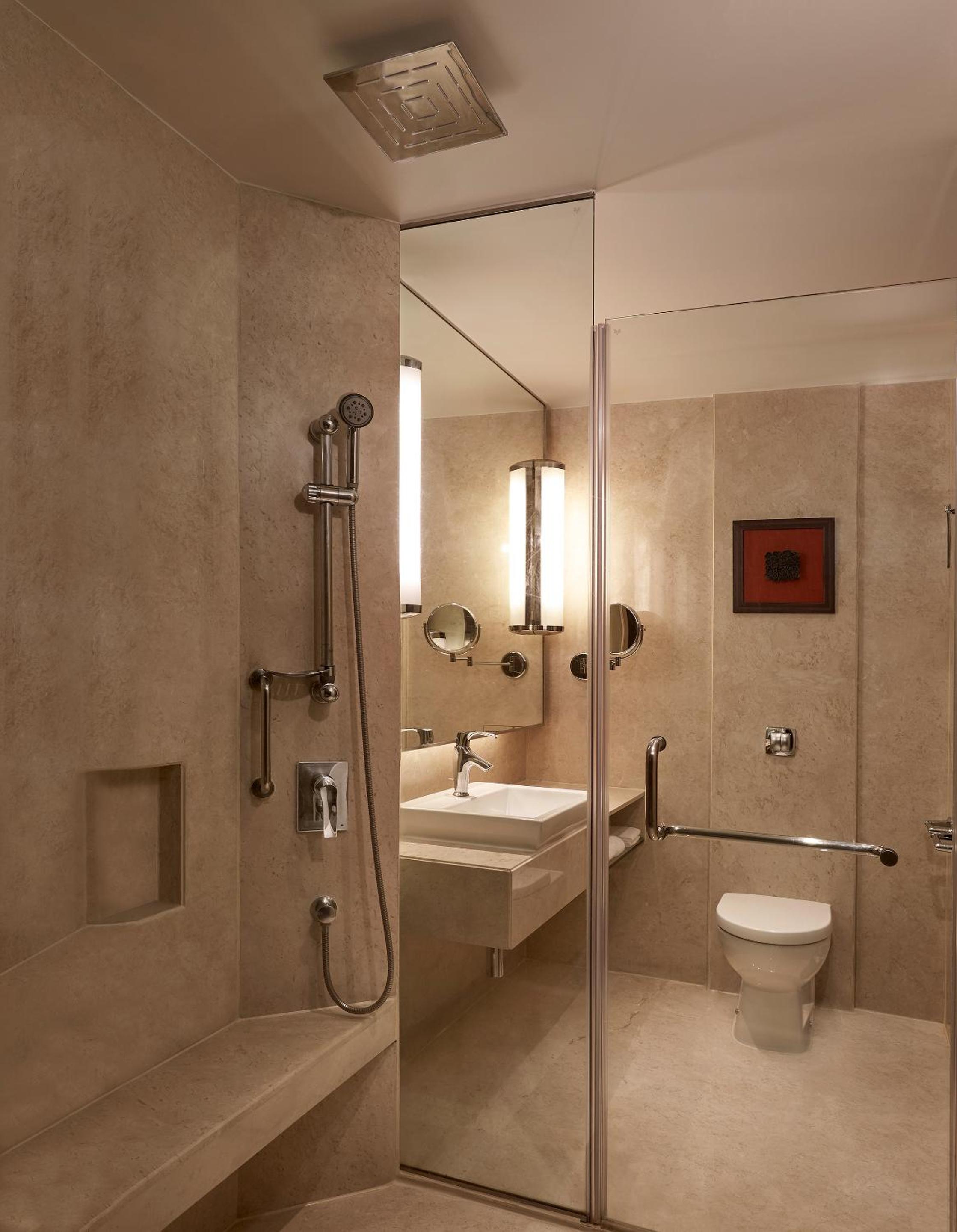 One-Bedroom King Apartment