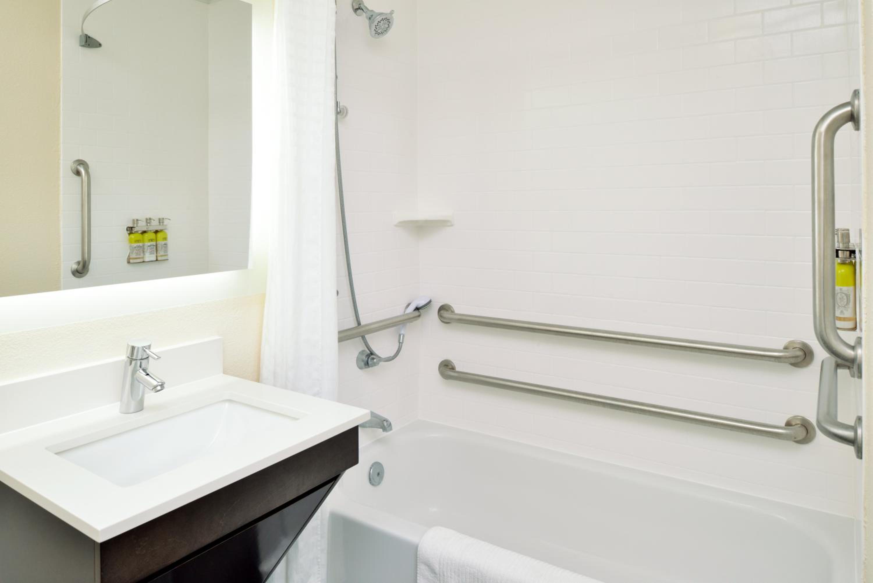 Studio Suite - Photo 2