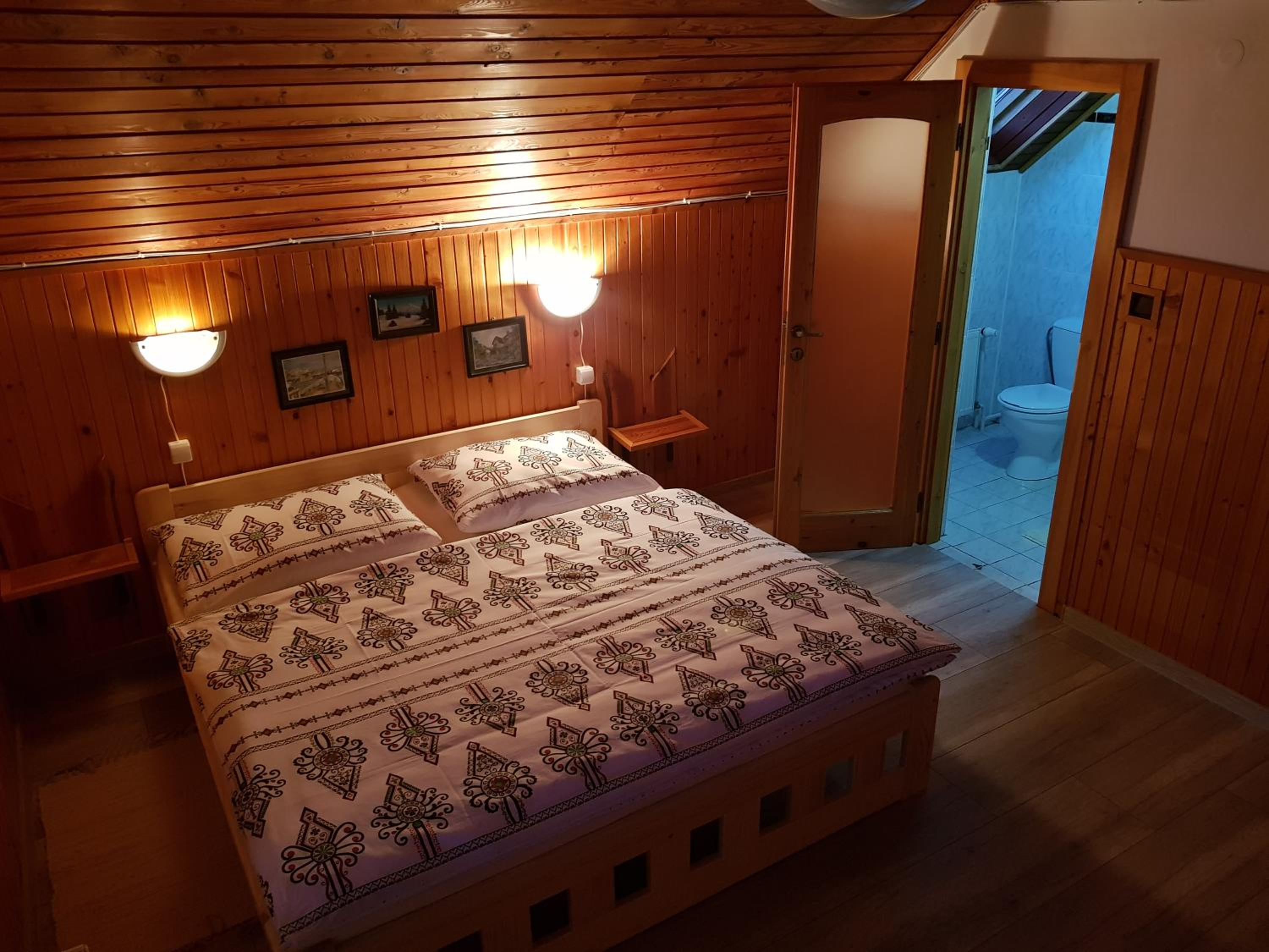 Double Room with Balcony - Photo 8