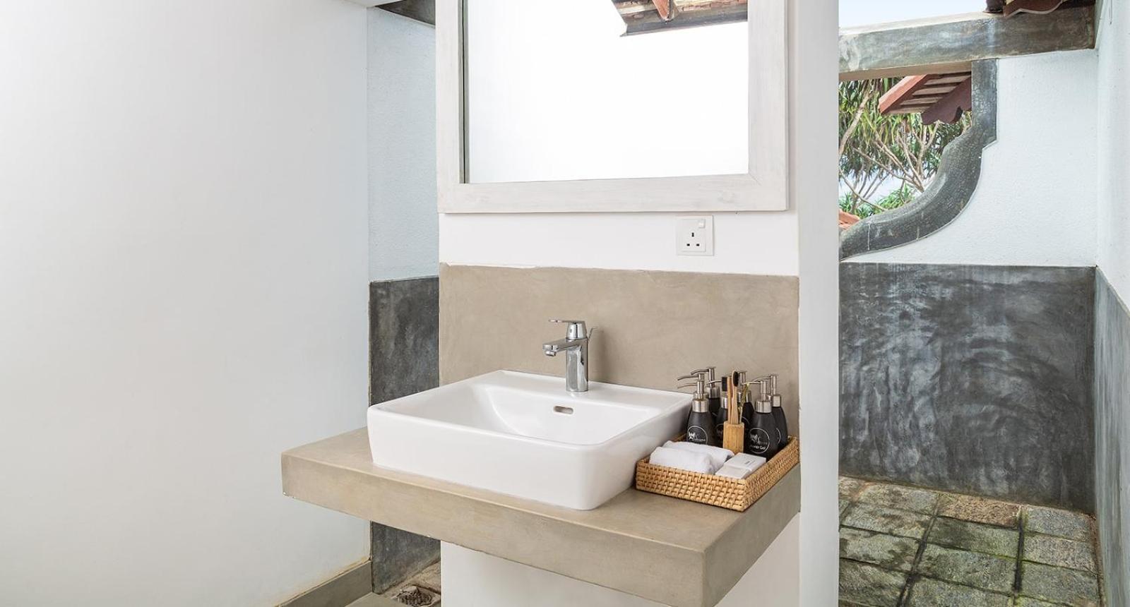 Junior Suite with Balcony - Photo 5