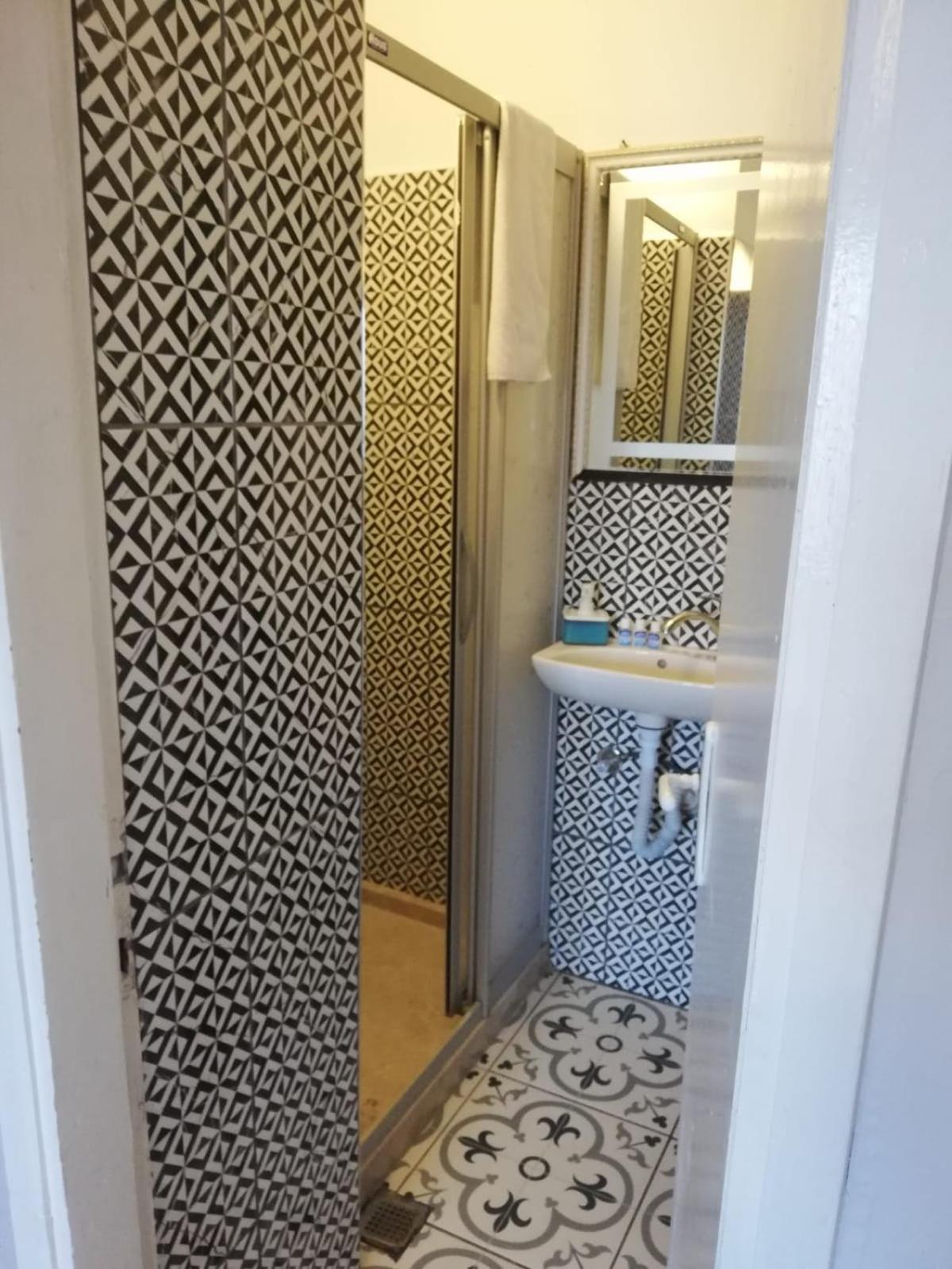 Double Room - Photo 10
