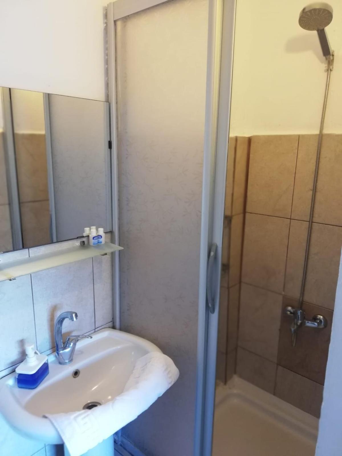 Double Room - Photo 2