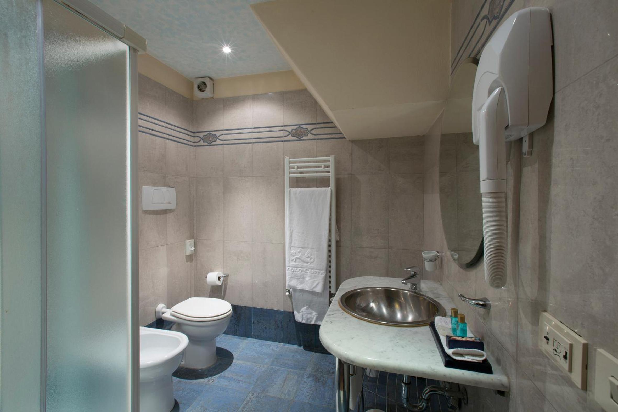 Double Room - Photo 5
