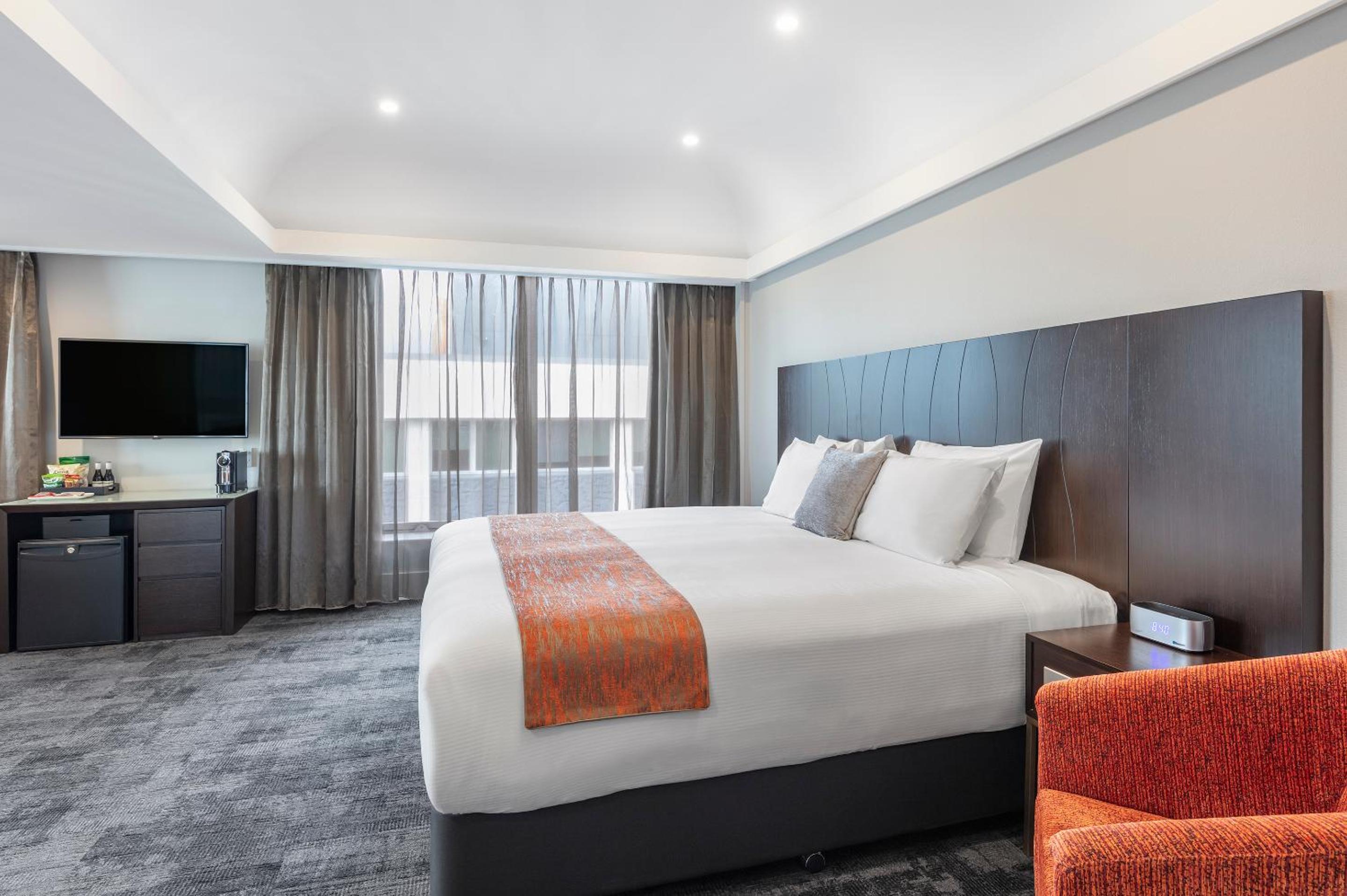 Deluxe Junior Suite - Photo 10