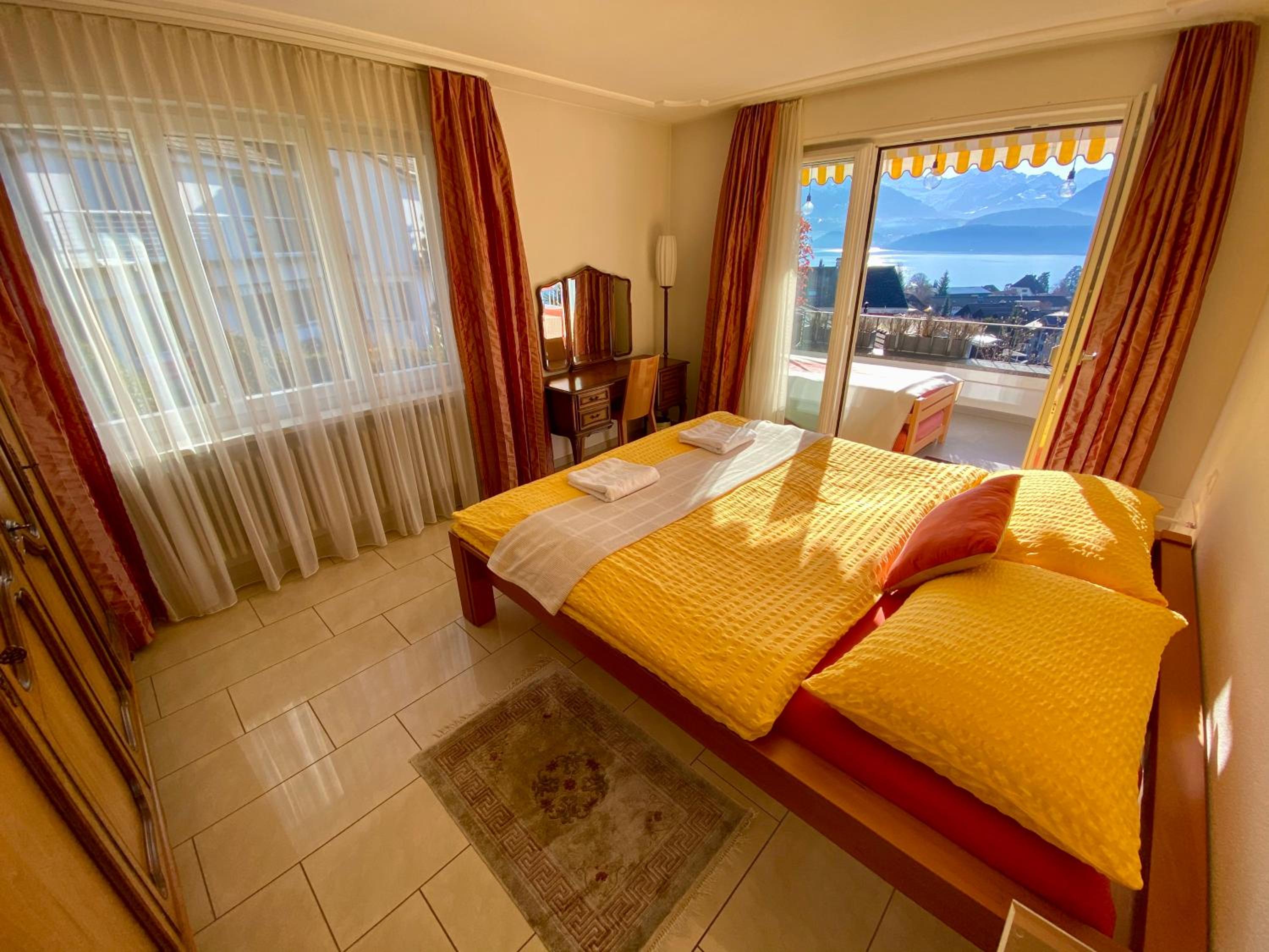 Deluxe Apartment with Lake View - Photo 12