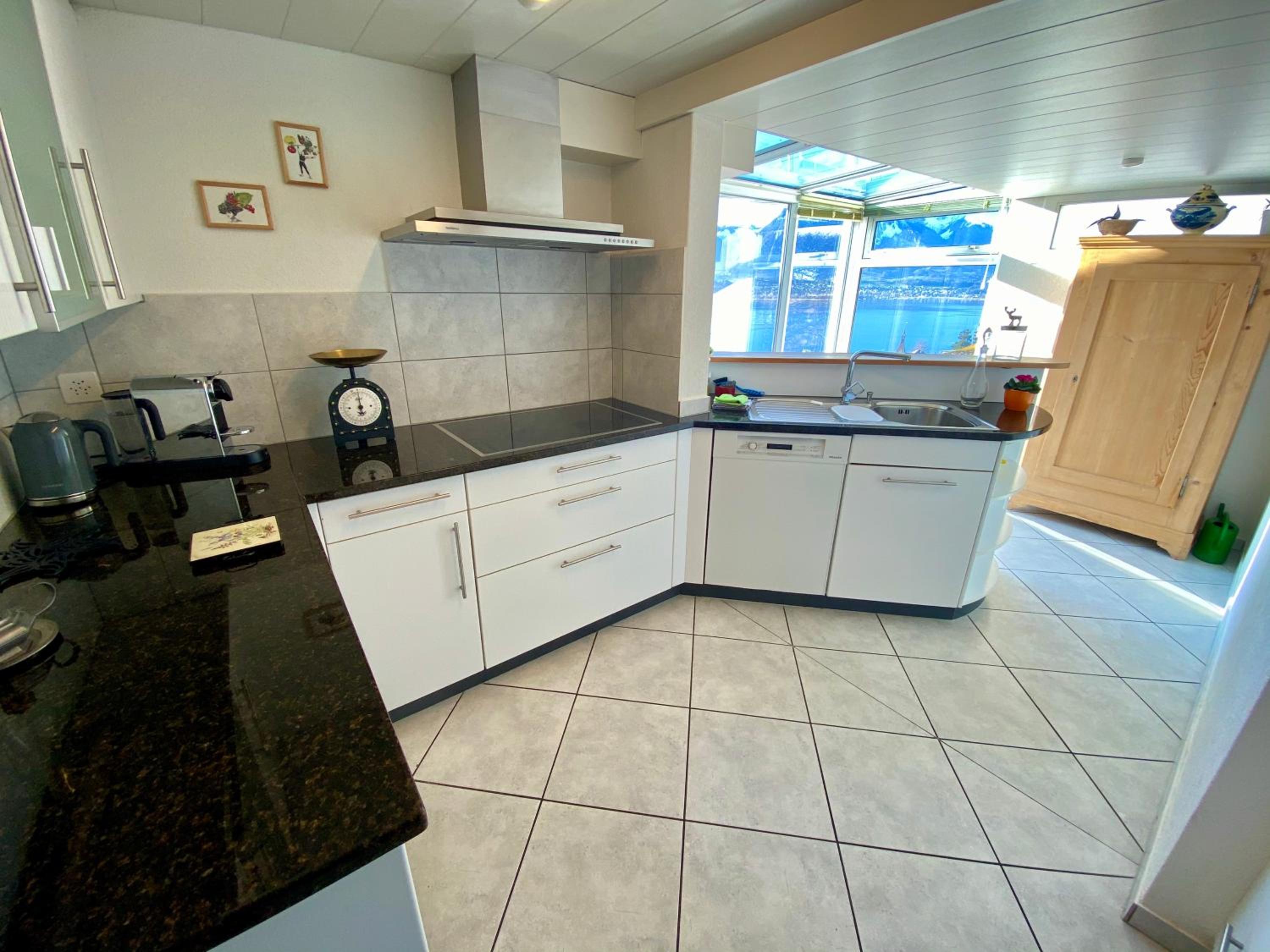 Deluxe Apartment with Lake View - Photo 18