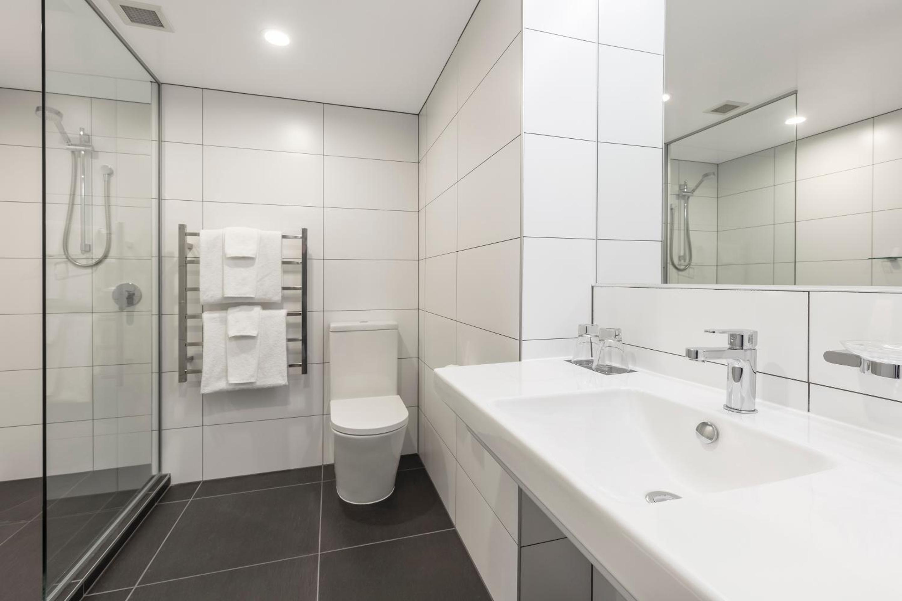Newly Refurbished -  Executive King Room - Photo 2