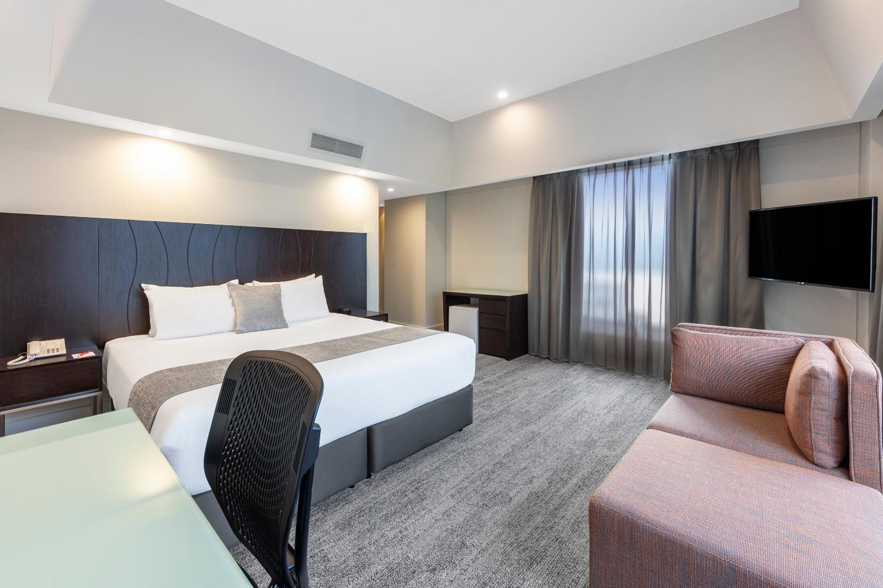 Newly Refurbished Premium King Room - Photo 5