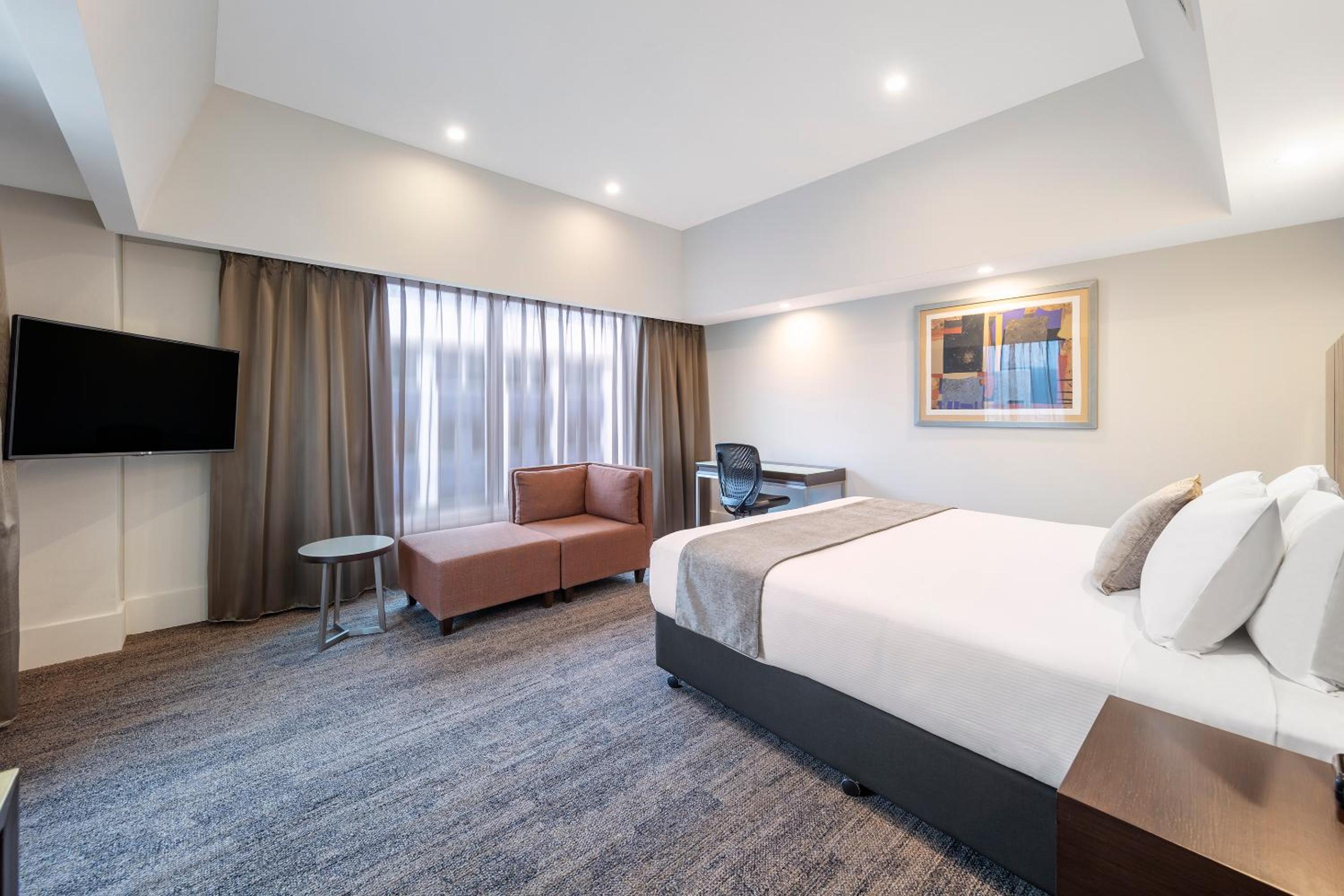 Newly Refurbished Premium King Room - Photo 4