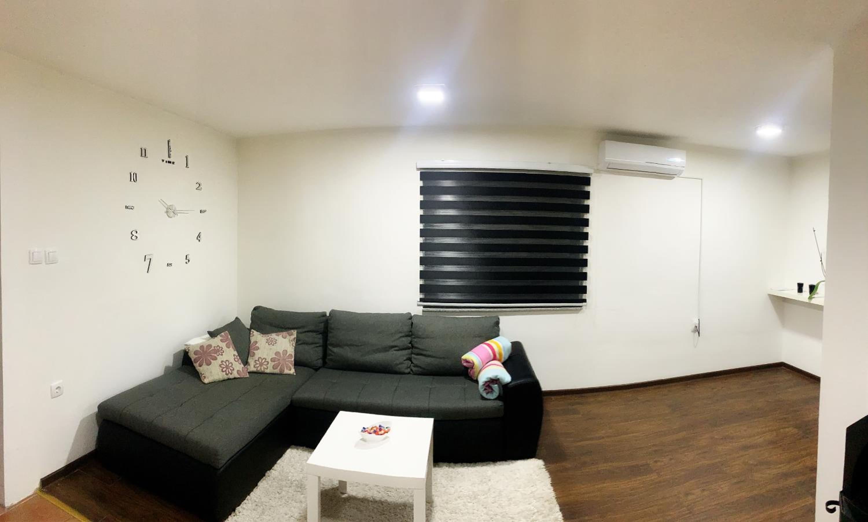 One-Bedroom Apartment photo 3