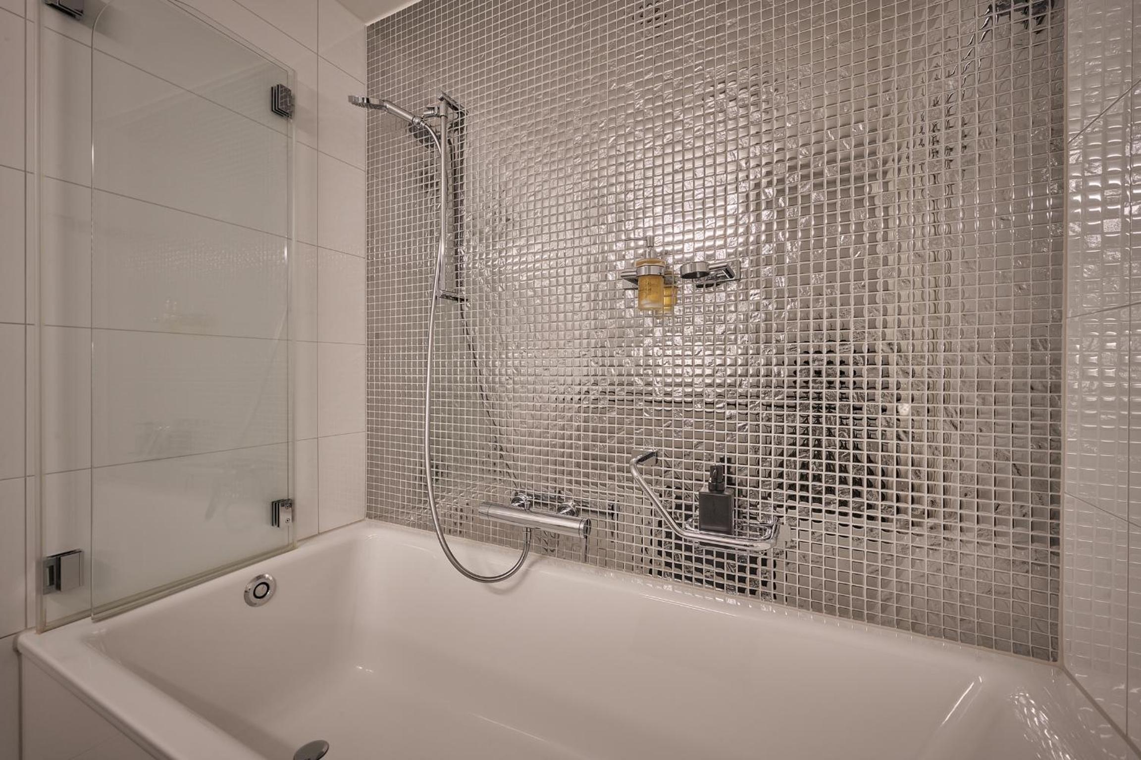 One-Bedroom Apartment - Photo 18